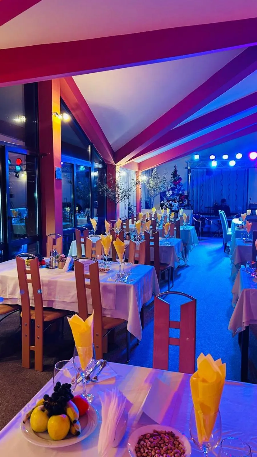 Restaurant/places to eat in Vila Condor