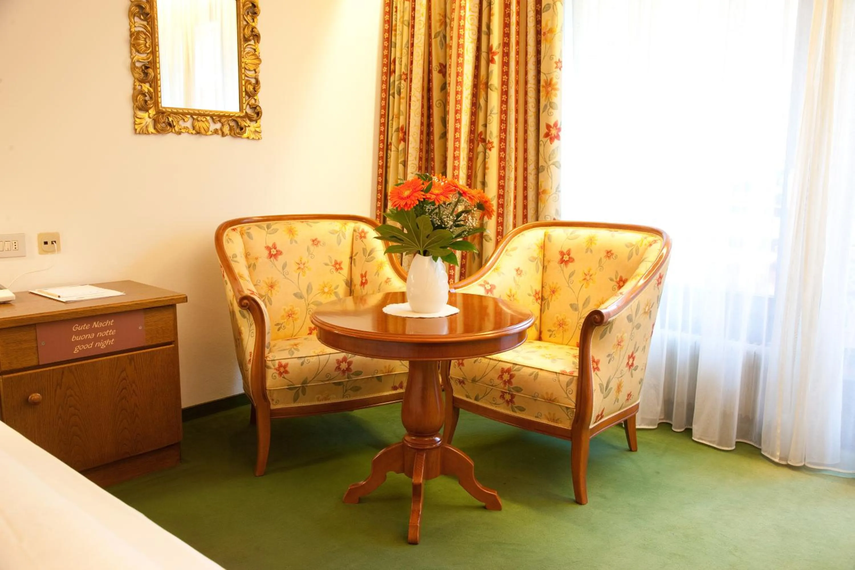 Seating area in Hotel Grüner Baum