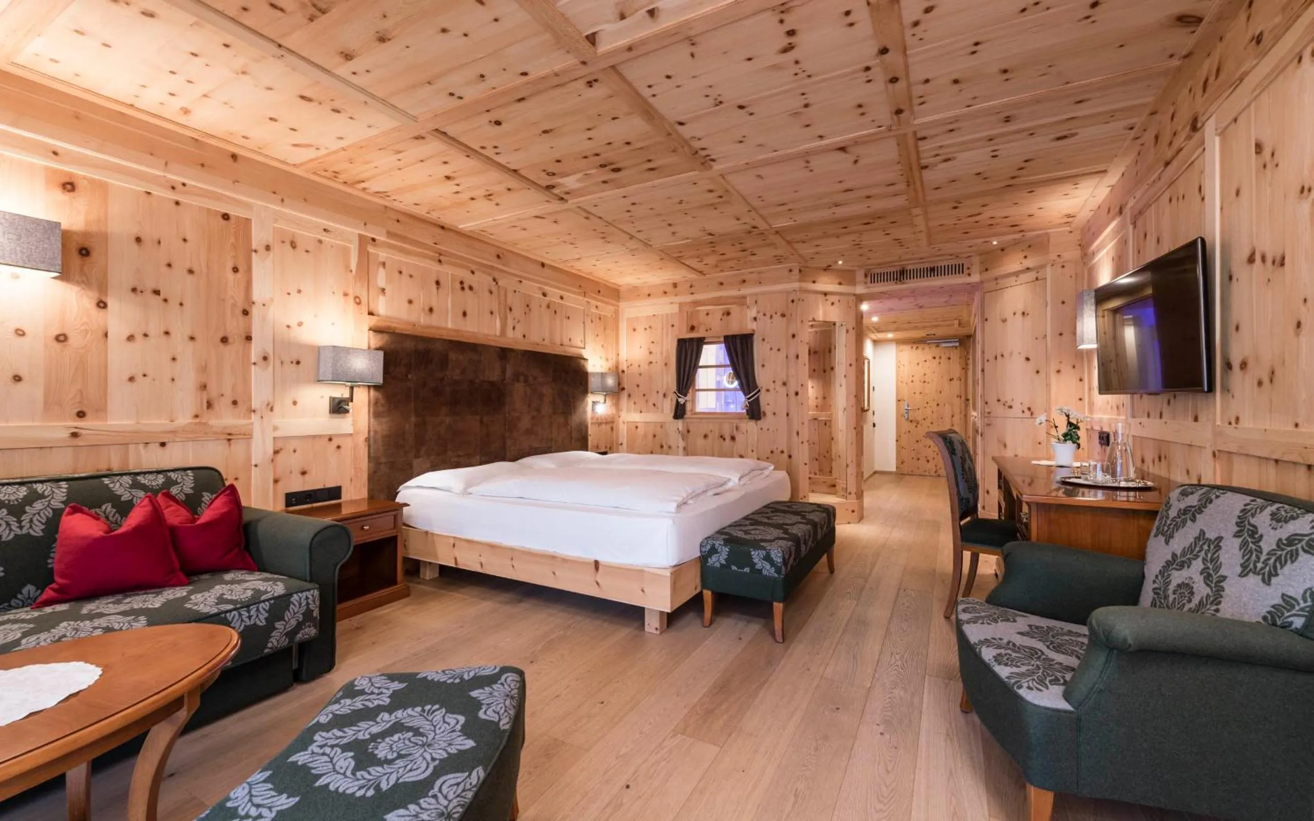 Photo of the whole room, Bed in Hotel Grüner Baum