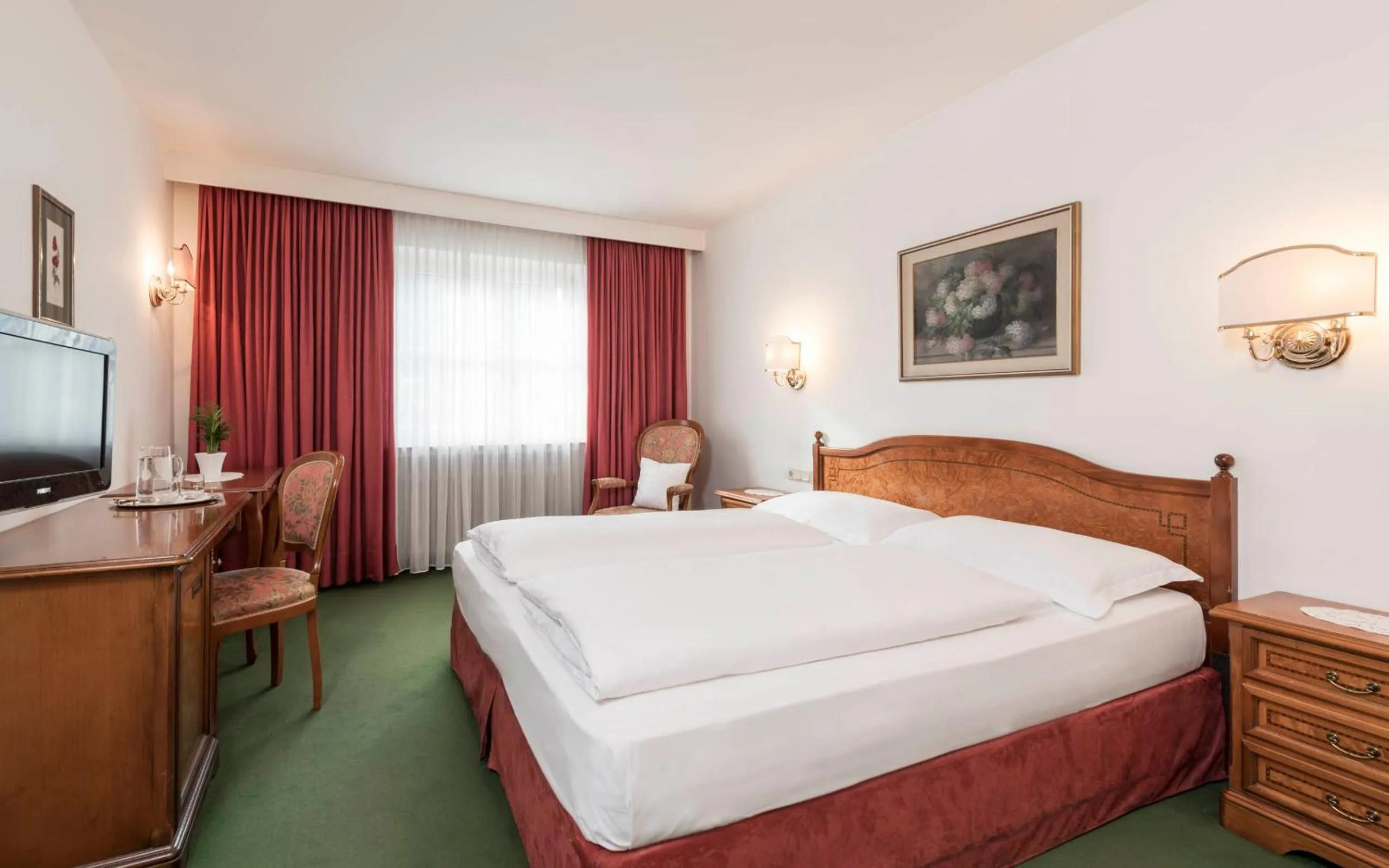 Photo of the whole room, Bed in Hotel Grüner Baum