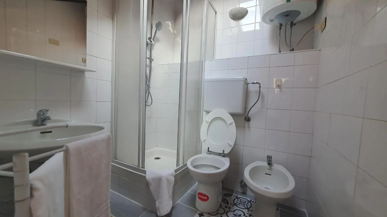 Shower in Mercanti Attic Version