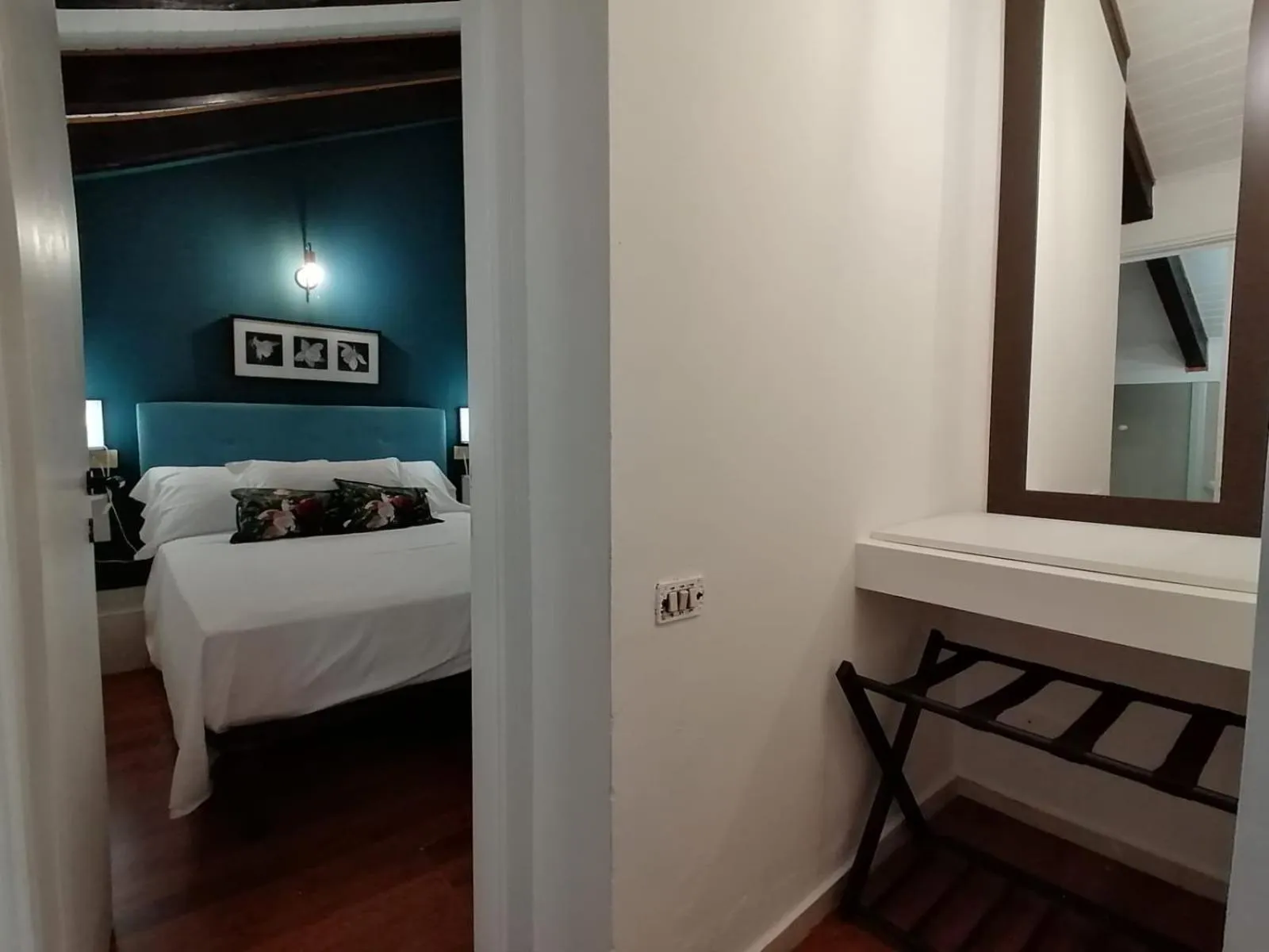 Photo of the whole room in Mercanti Attic Version