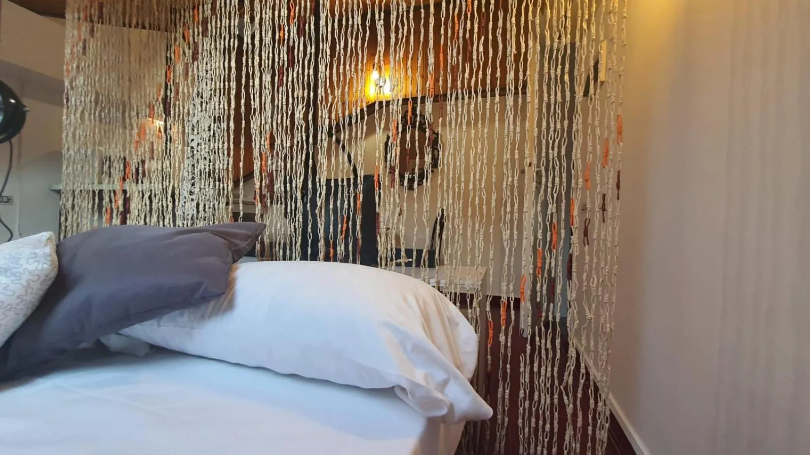 Bed in Mercanti Attic Version