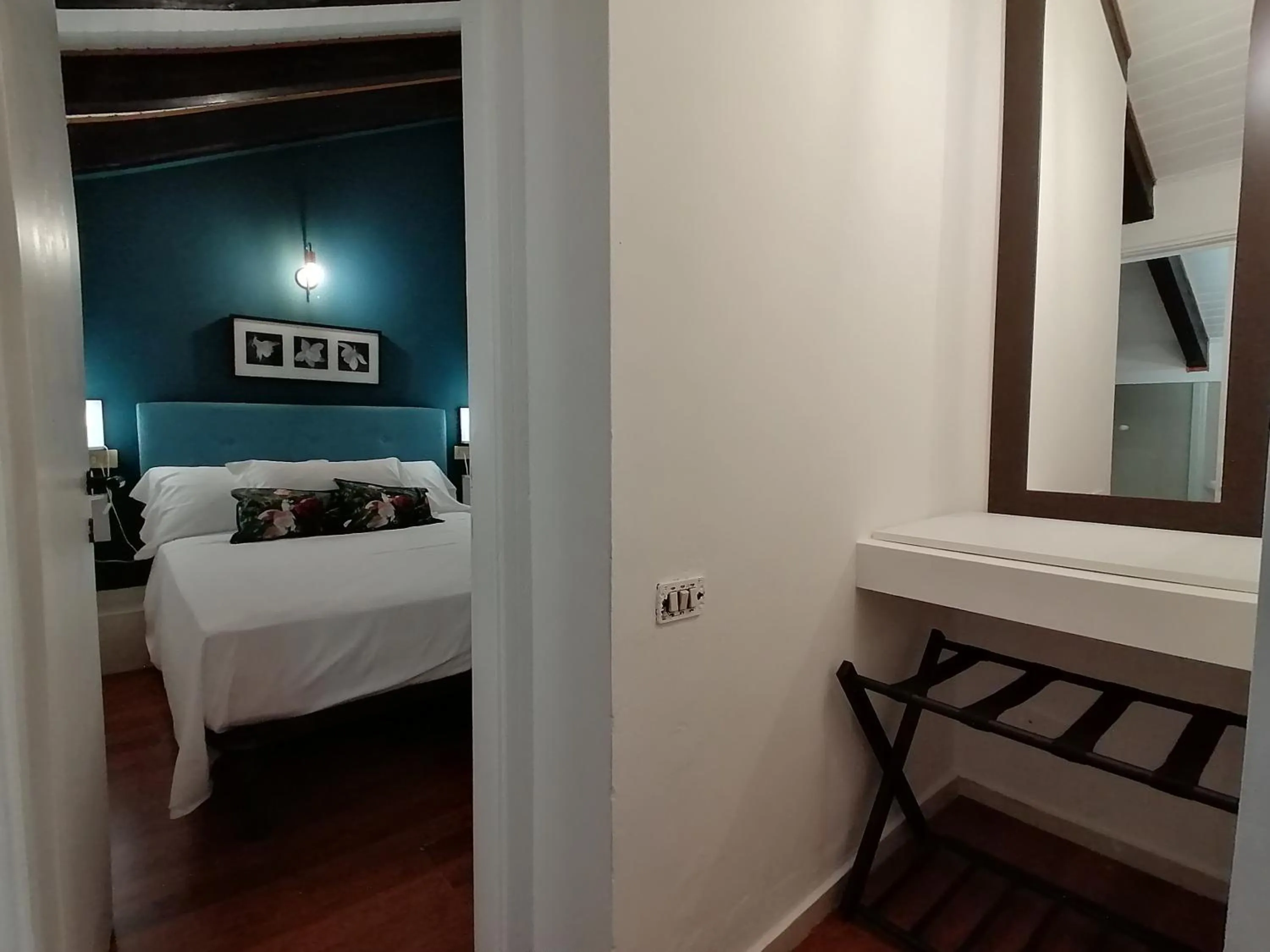 Photo of the whole room in Mercanti Attic Version