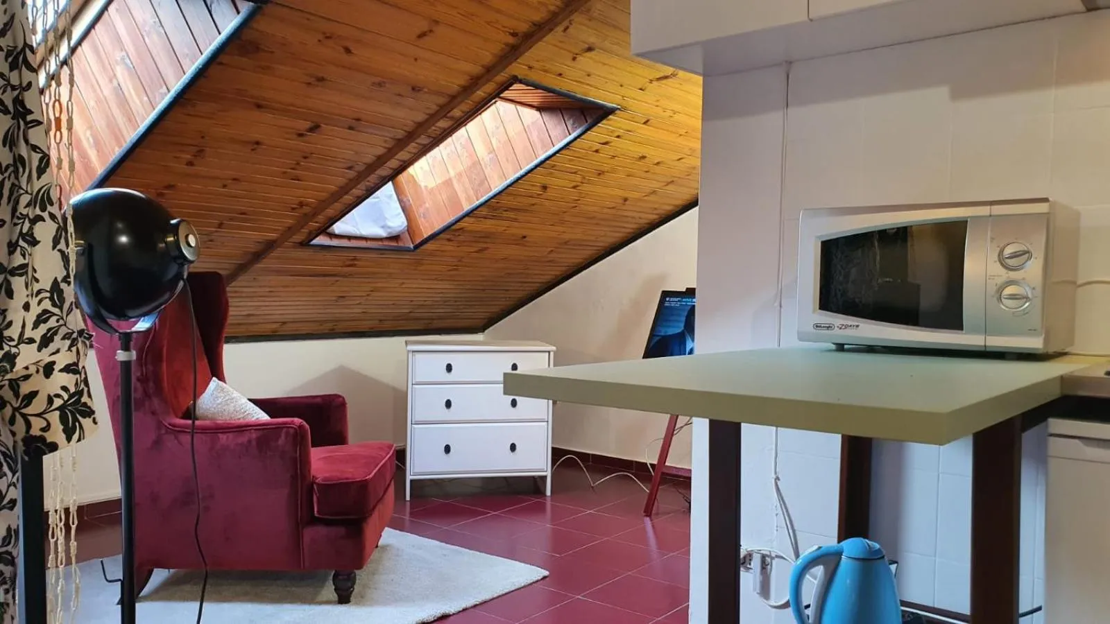 TV and multimedia in Mercanti Attic Version