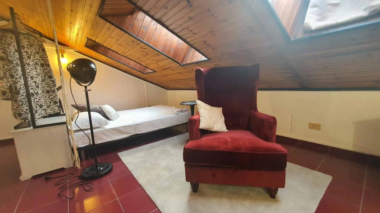 Bed in Mercanti Attic Version