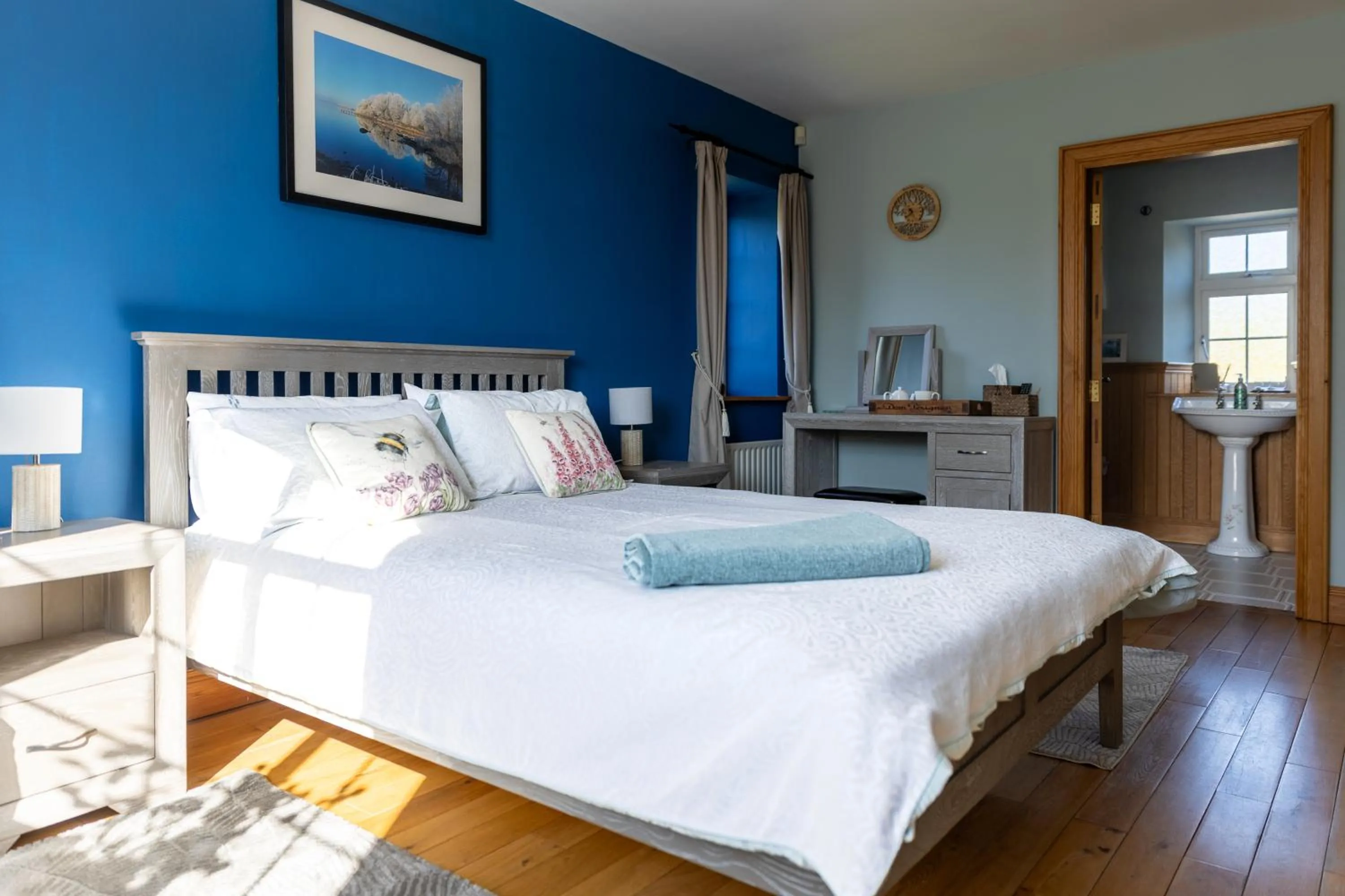 Bedroom, Bed in Rossclare Lodge