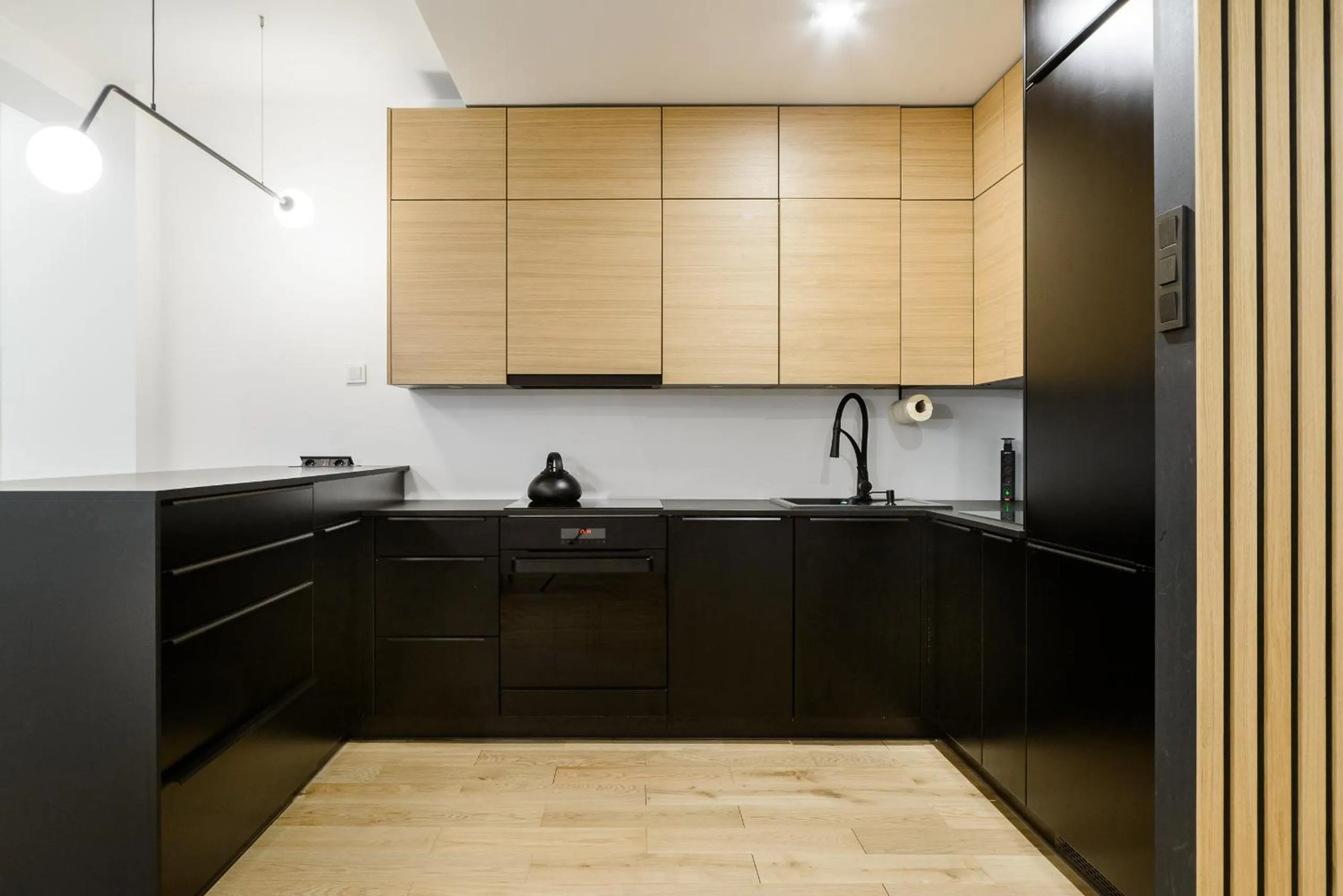 Lumina apartment with balcony overlooking the park