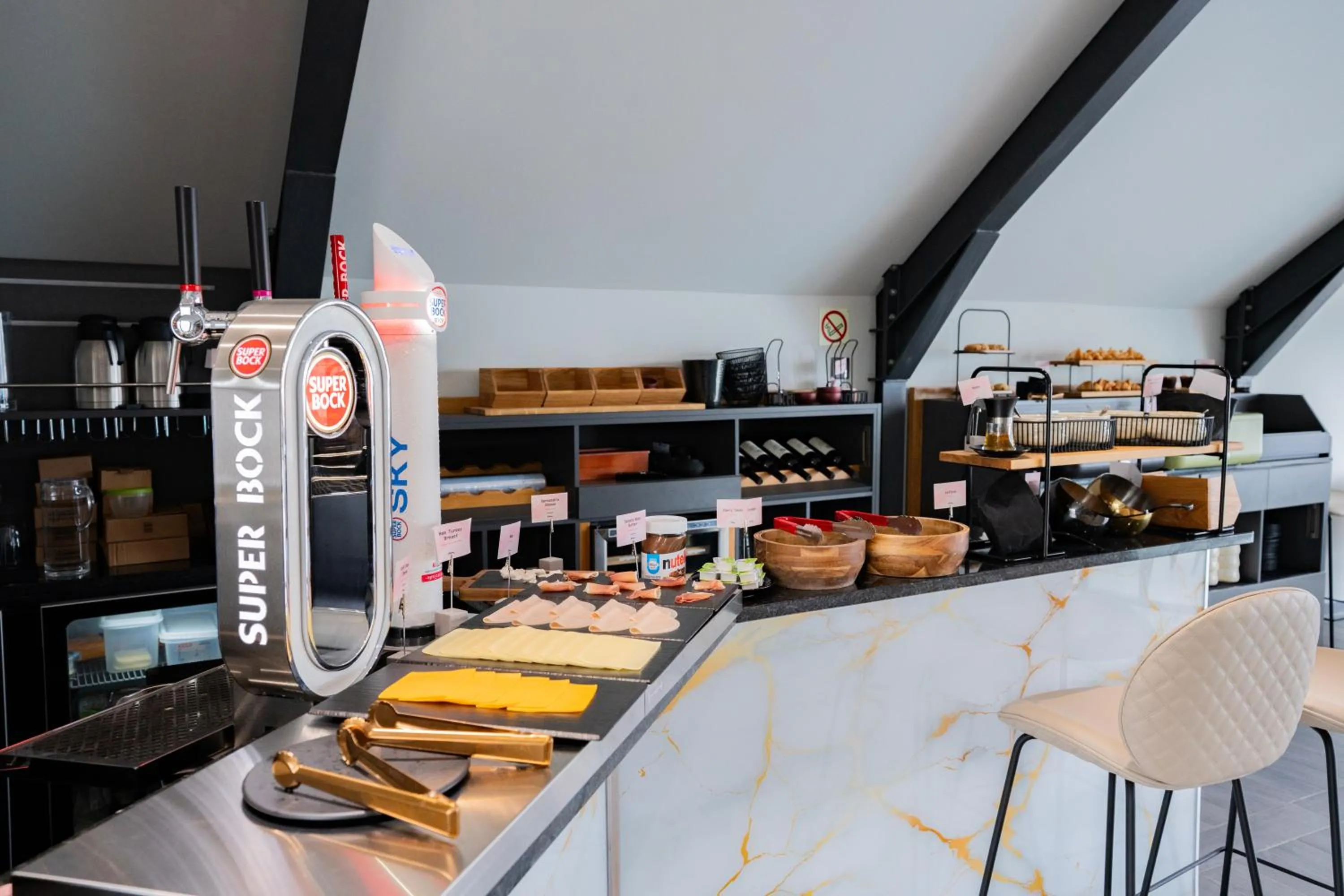 Lounge or bar in Smartr Porto Gaia & Spa