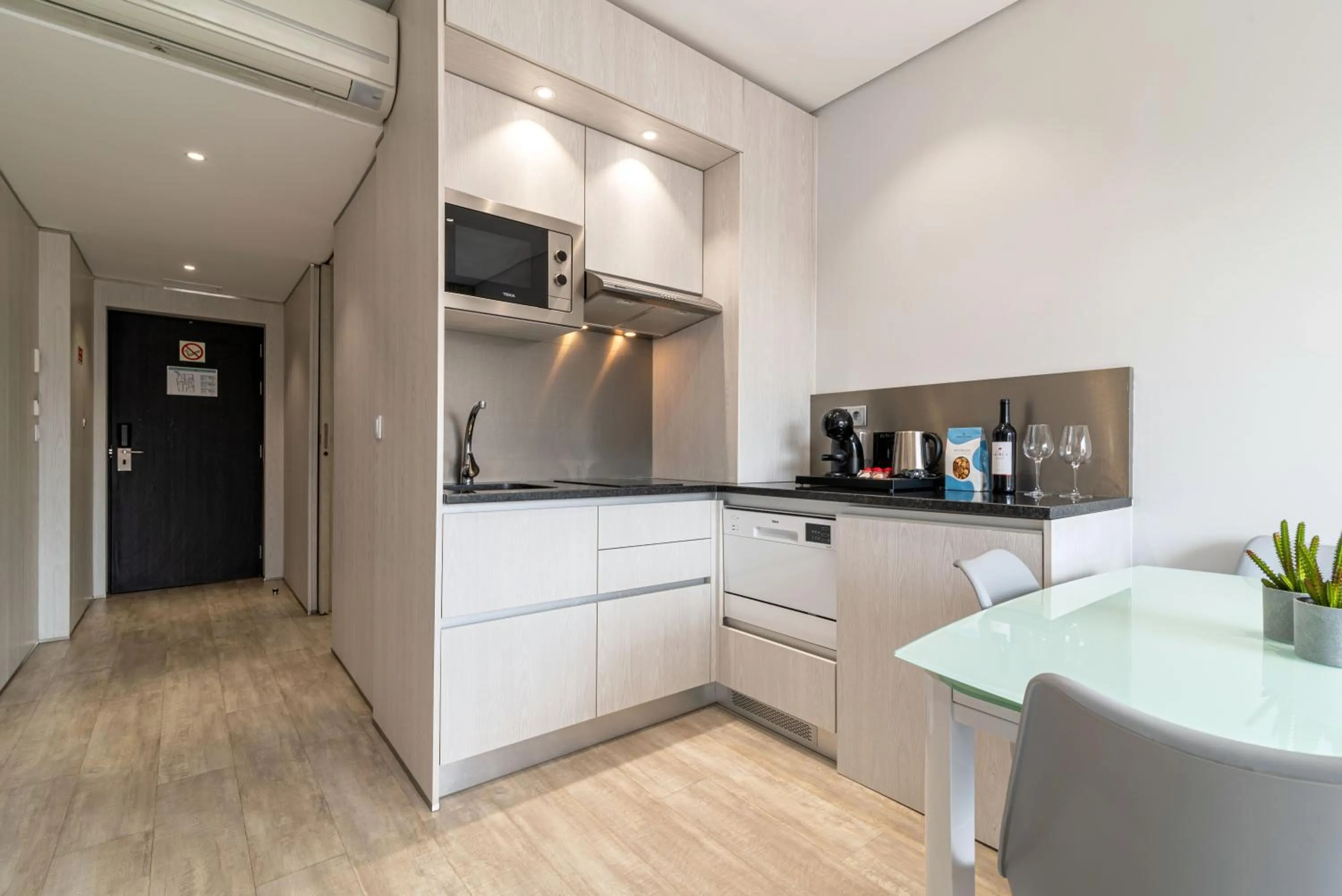 Kitchen or kitchenette in Smartr Porto Gaia & Spa