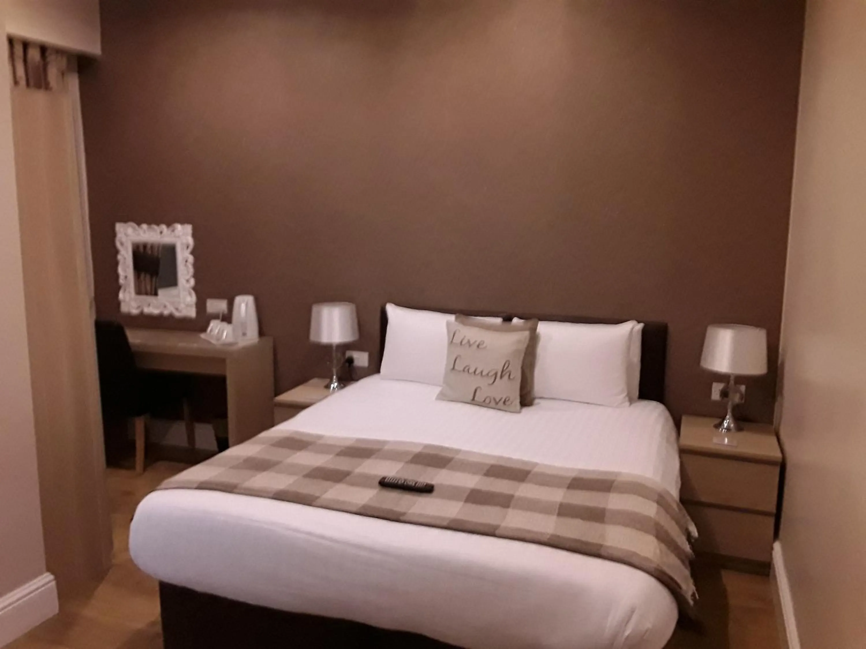 Photo of the whole room in Manchester House