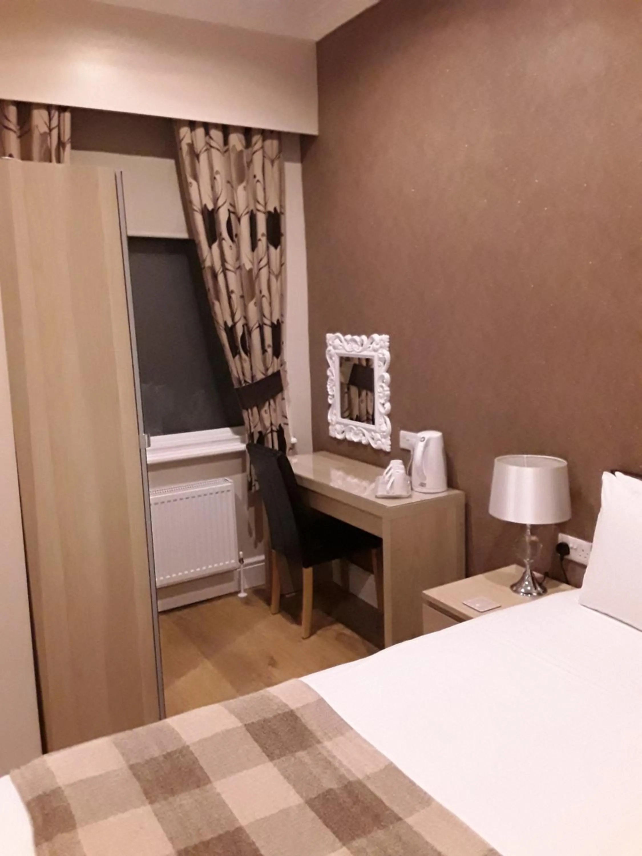 Photo of the whole room in Manchester House