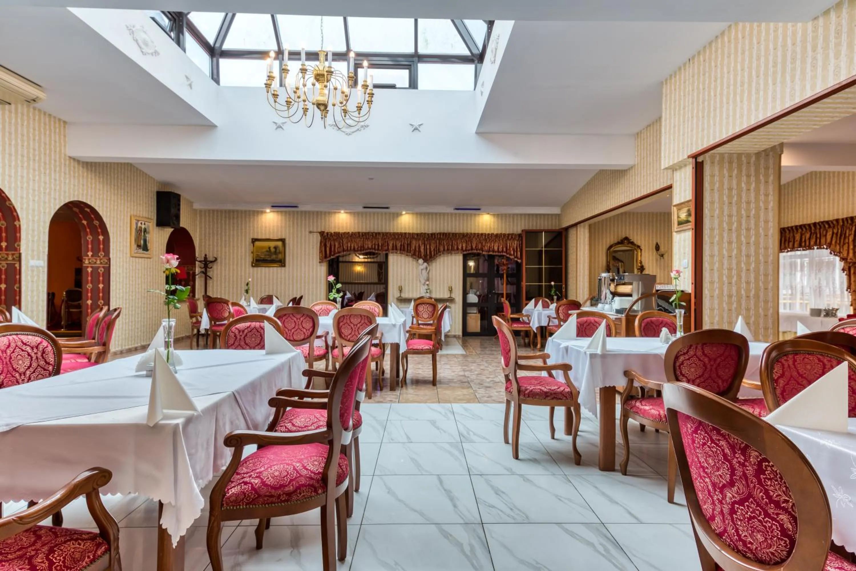 Restaurant/places to eat in Hotel Gracja