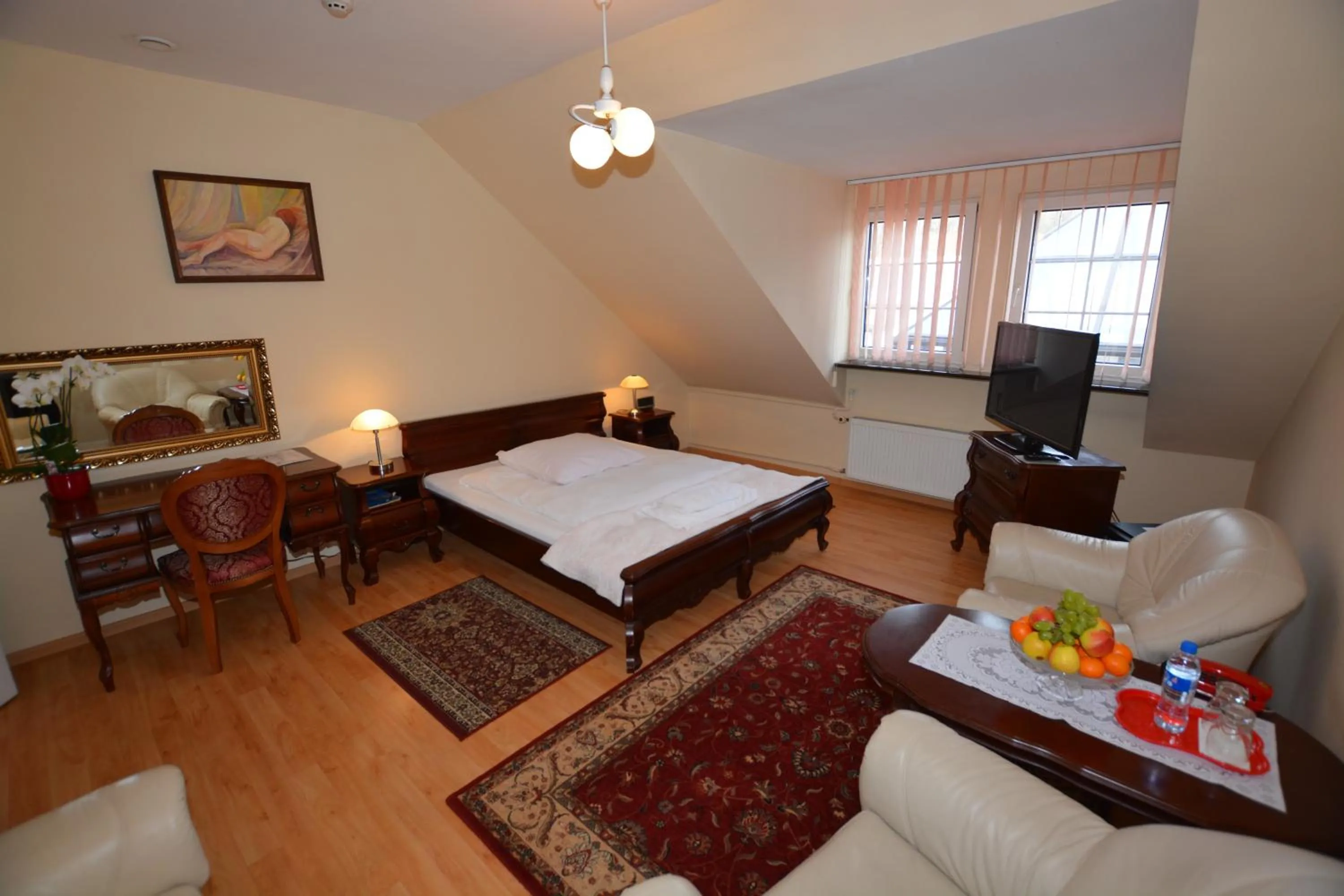 TV and multimedia, Bed in Hotel Gracja