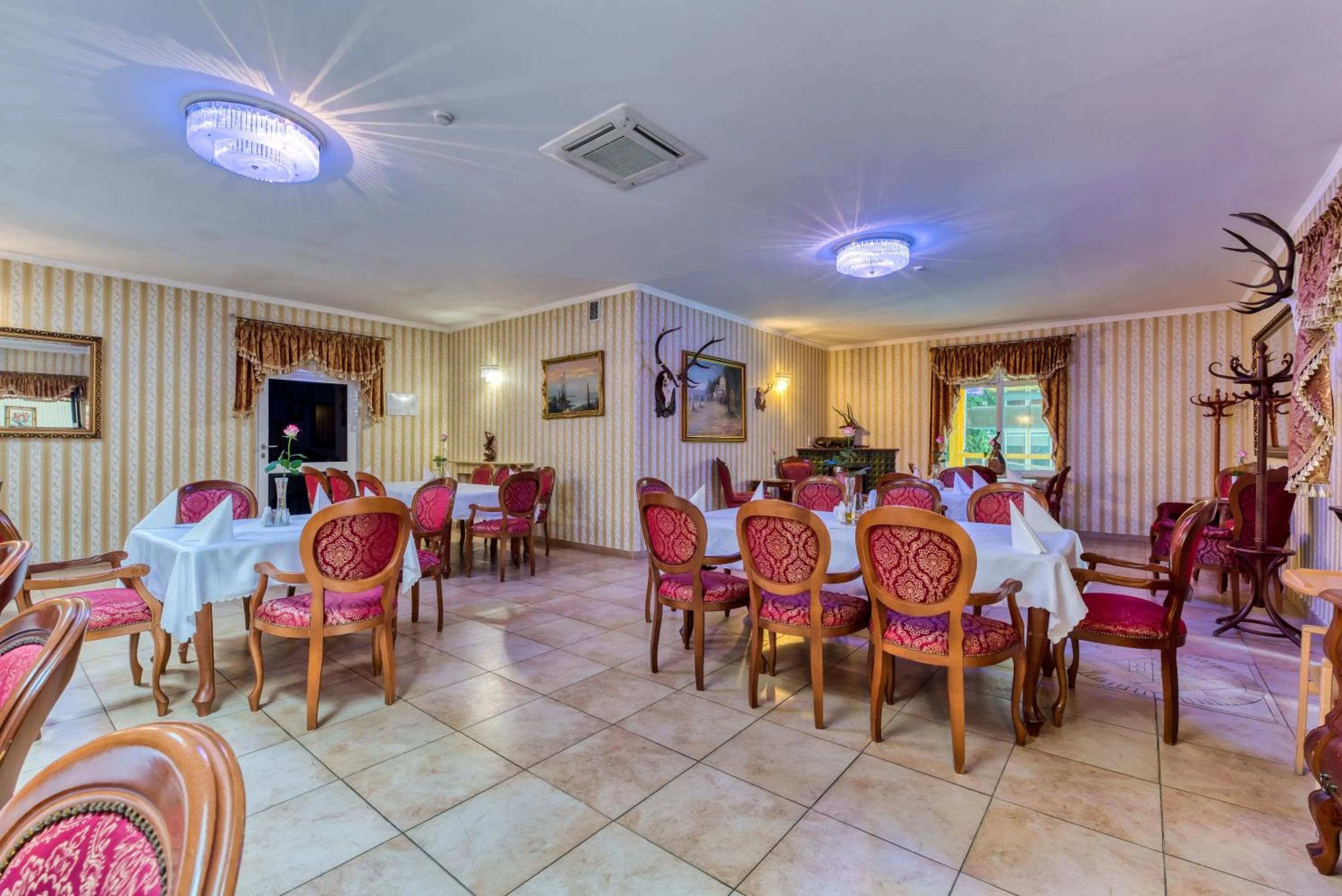 Restaurant/places to eat in Hotel Gracja