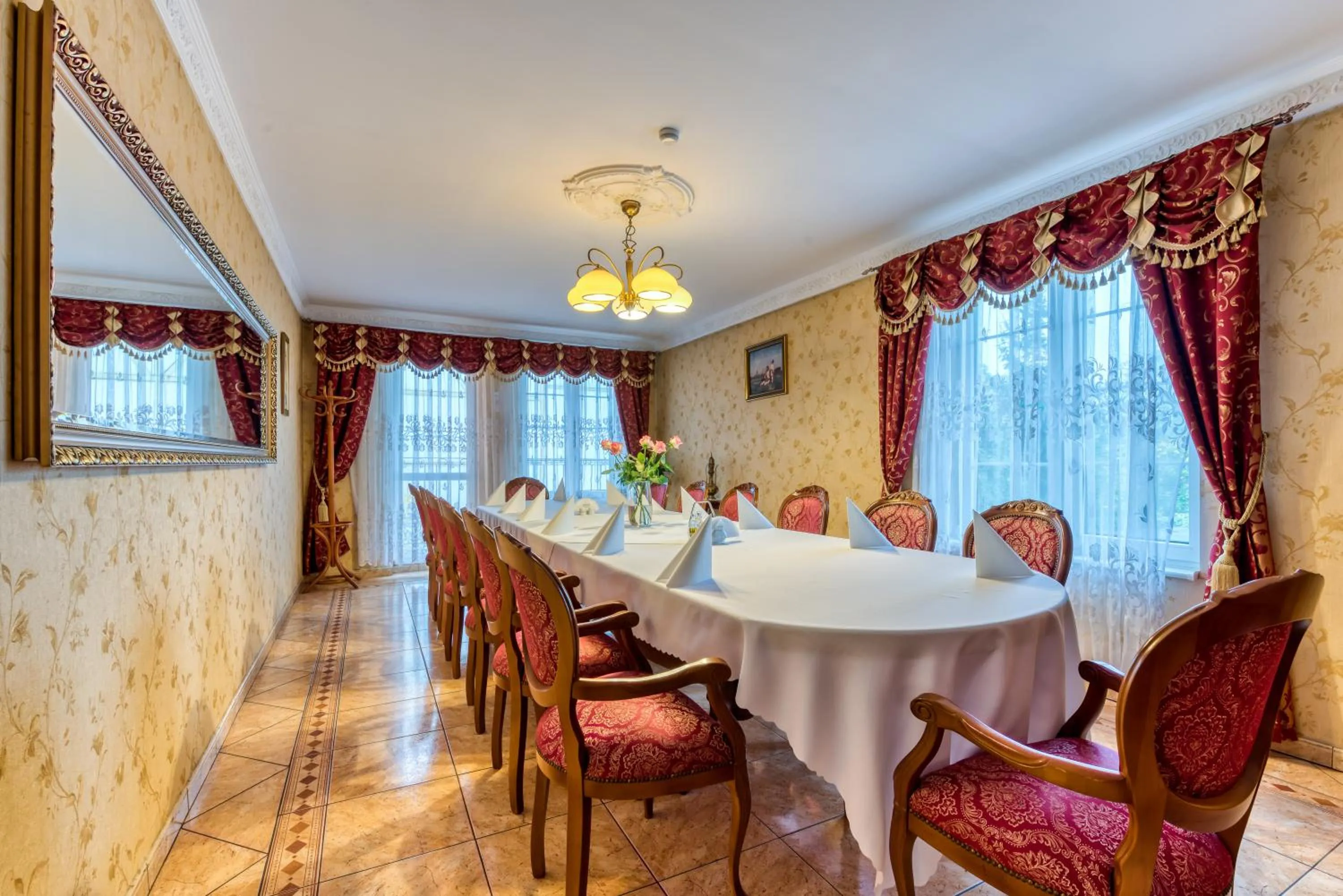 Restaurant/places to eat in Hotel Gracja