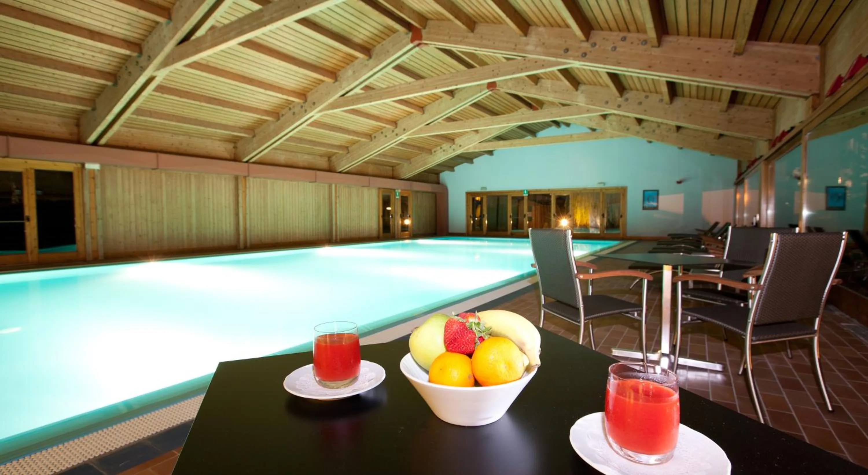 Swimming pool in Palace Hotel Wellness & Beauty