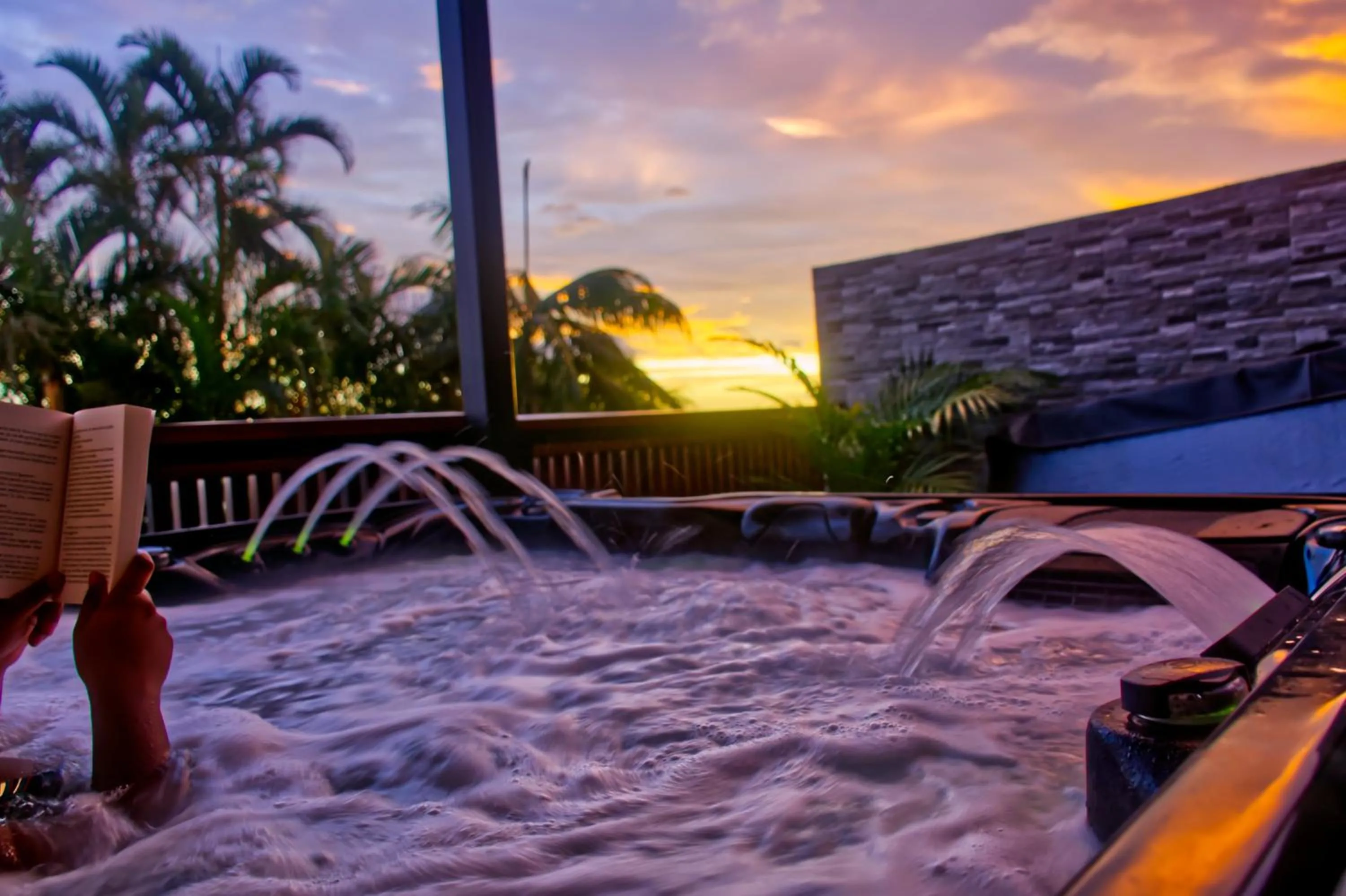 Spa and wellness centre/facilities in Ka Hema - Maison entière avec Jacuzzi et vue sur mer