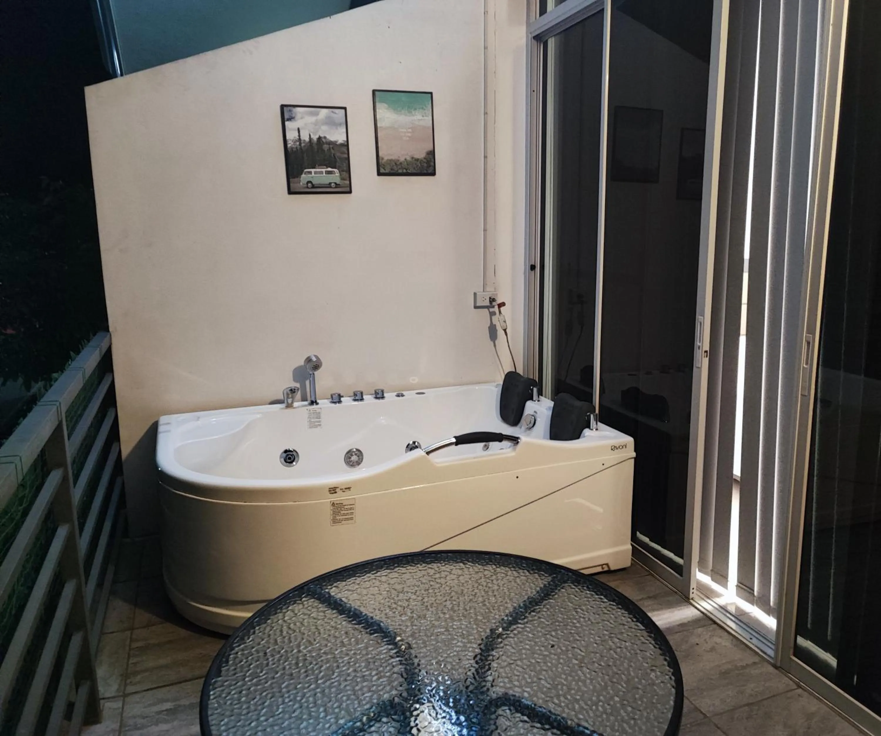 Hot Tub in Bonsai Jacuzzi Suites