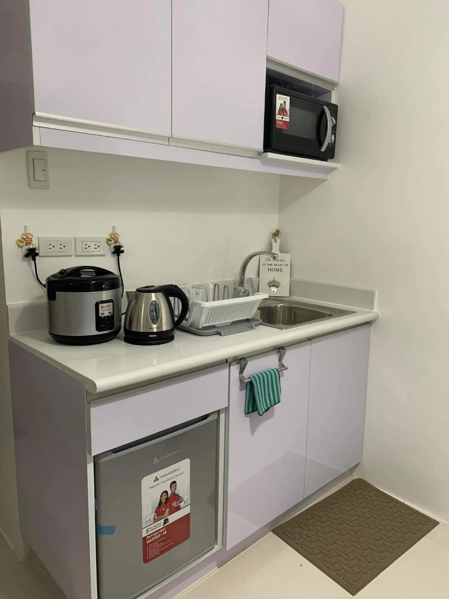 Kitchen or kitchenette in Grand Riviera Suites Comfy Condo near US Embassy Manila Bay Roxas Blvd Ermita Manila