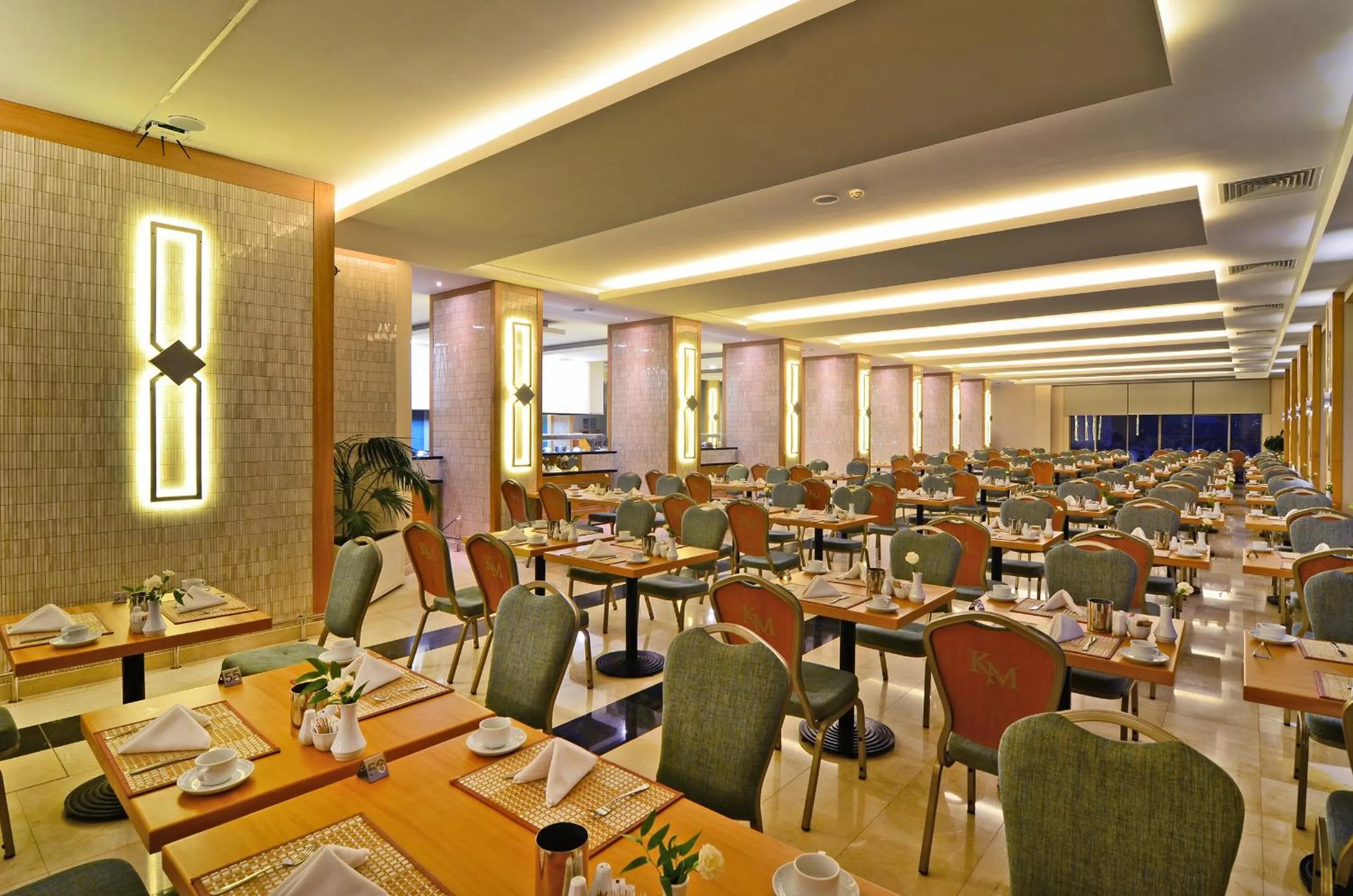 Restaurant/places to eat in Korumar Hotel Deluxe