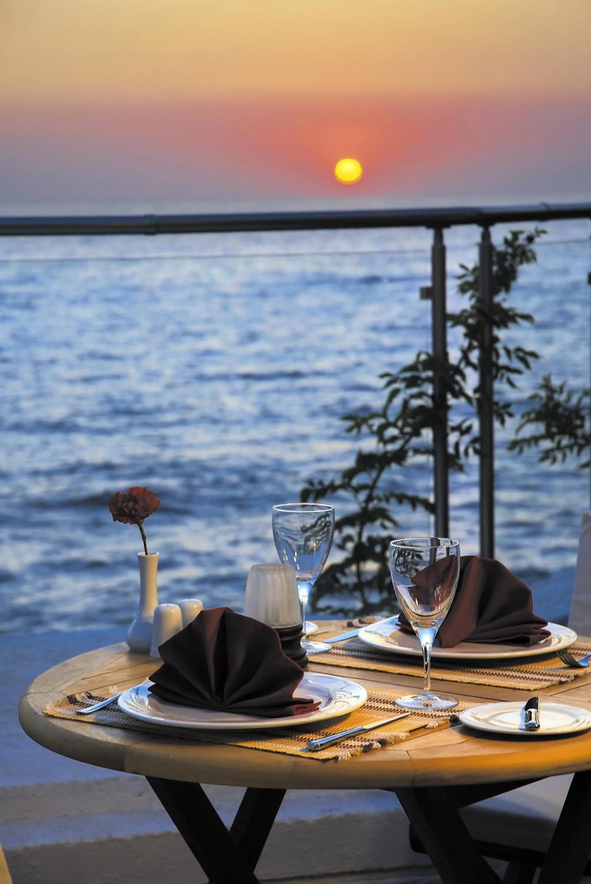 Restaurant/places to eat in Korumar Hotel Deluxe