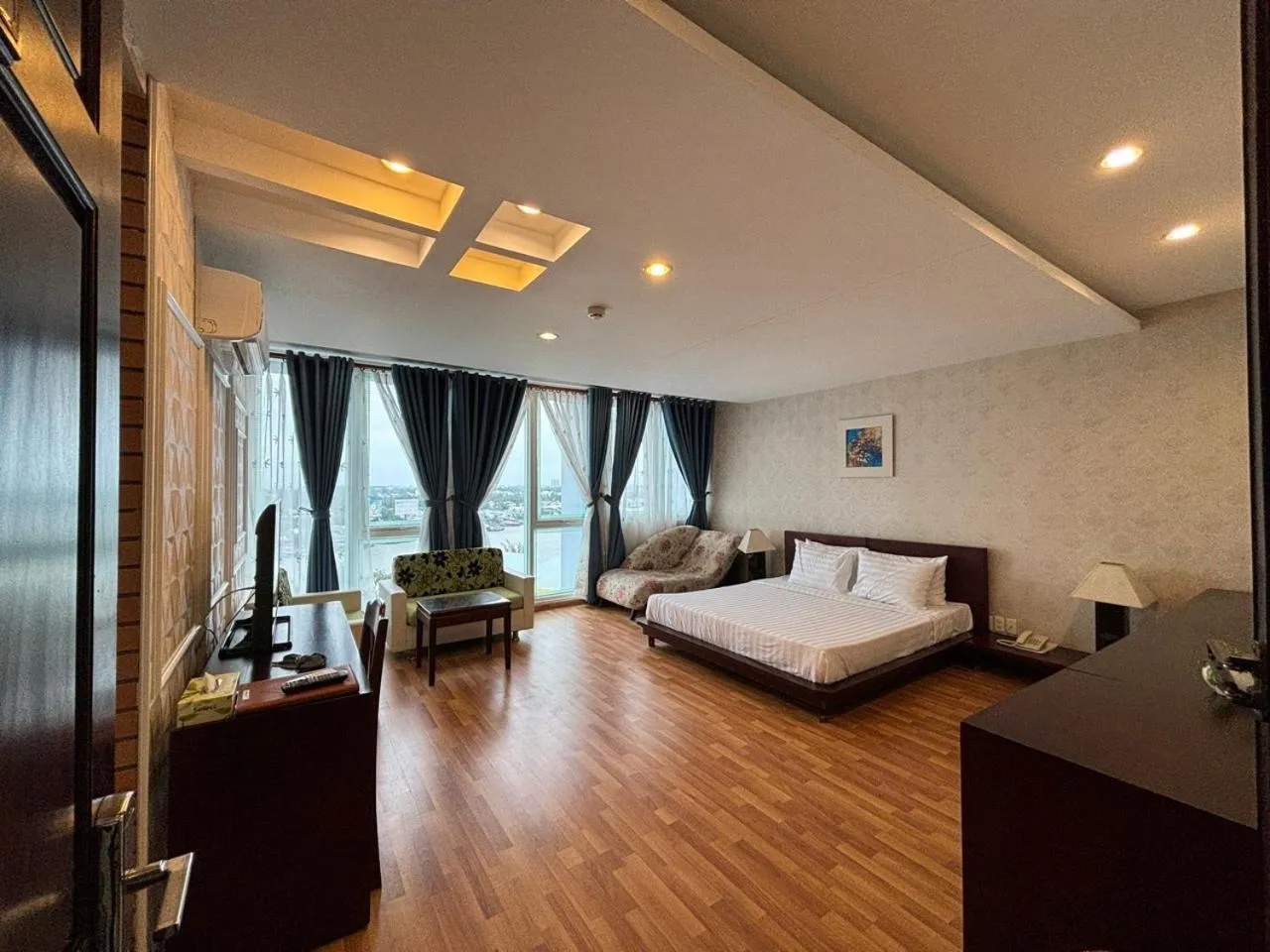 Bed in Kim Tho Hotel