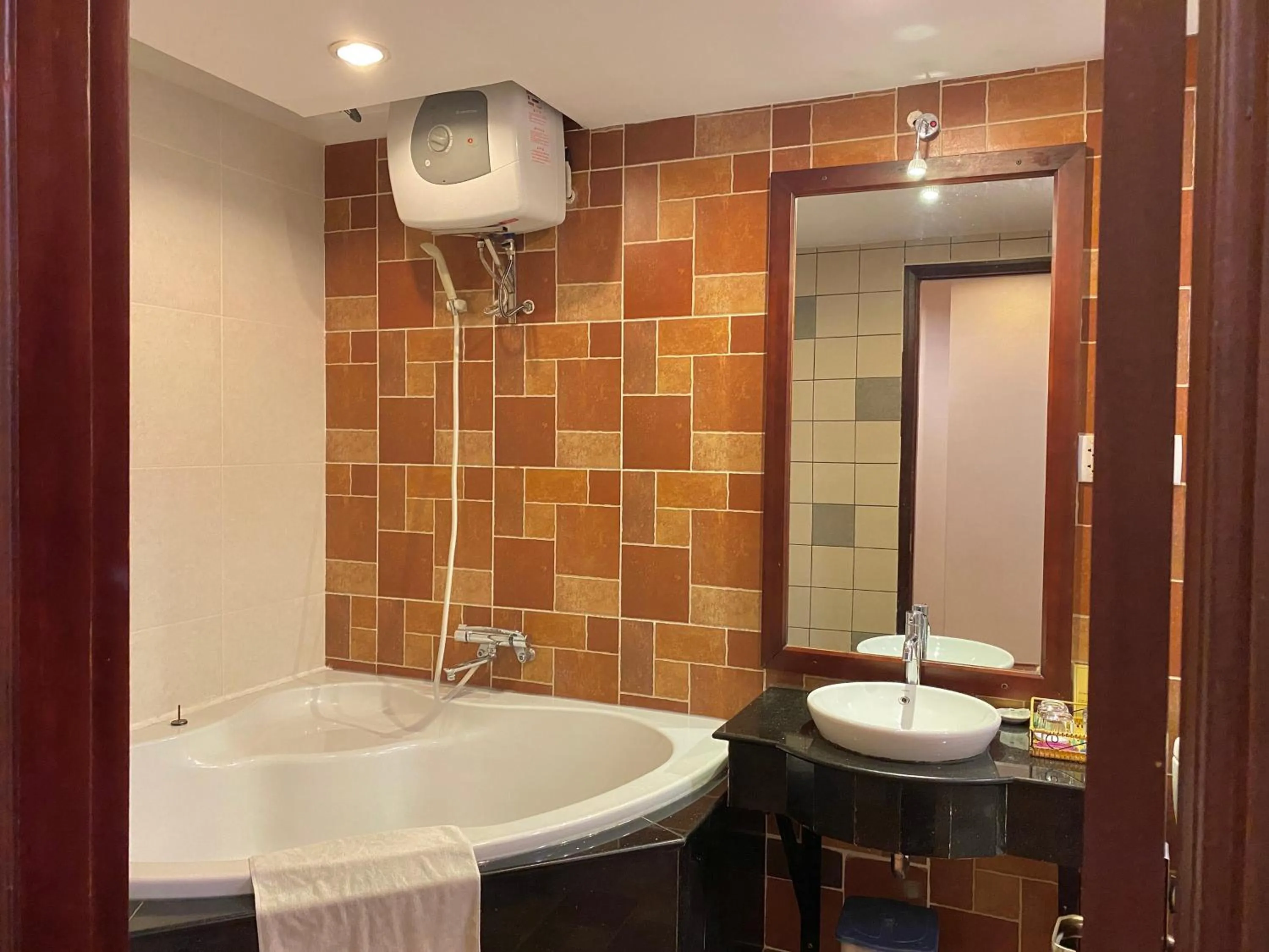 Shower in Kim Tho Hotel