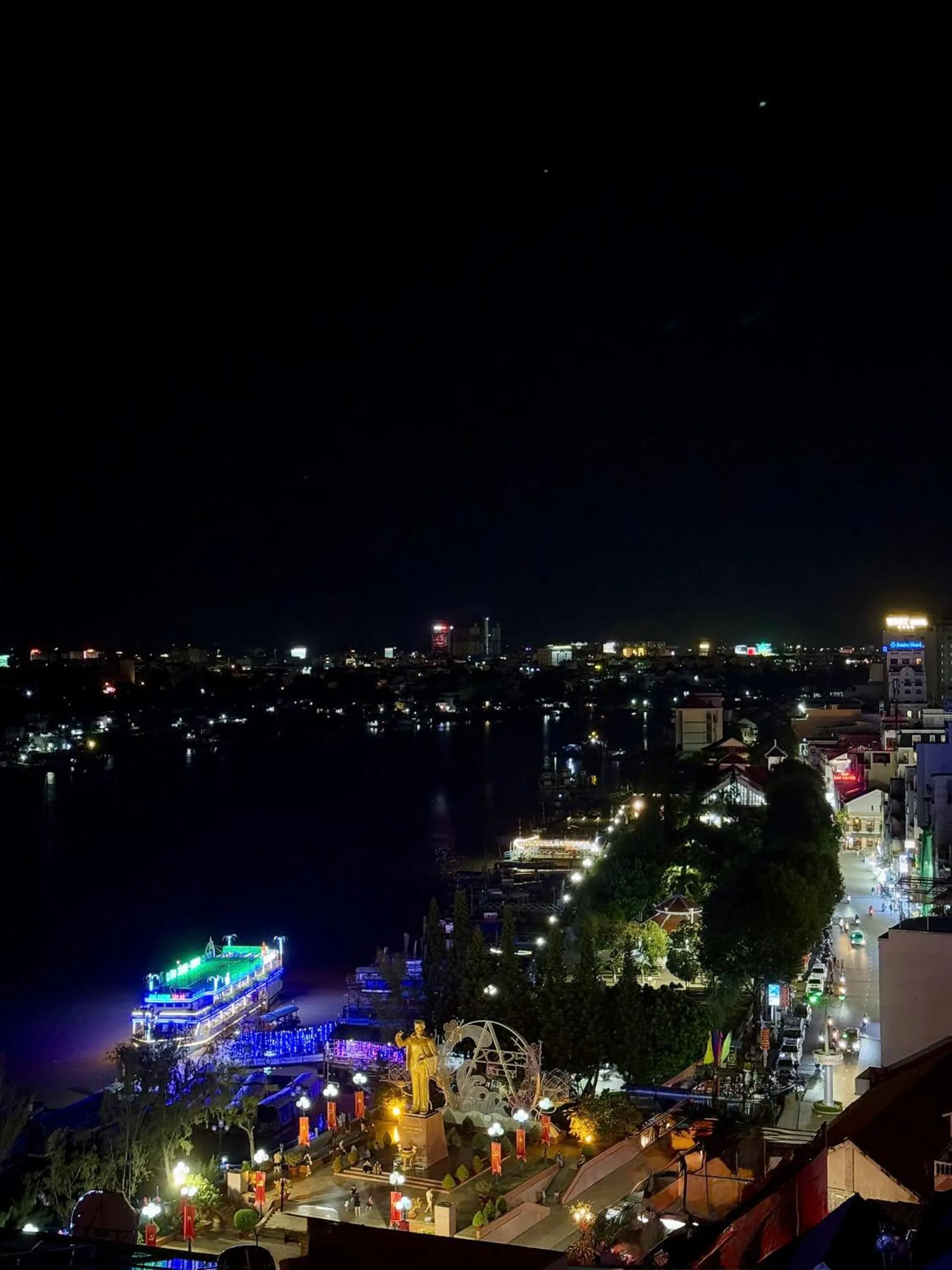 Night in Kim Tho Hotel