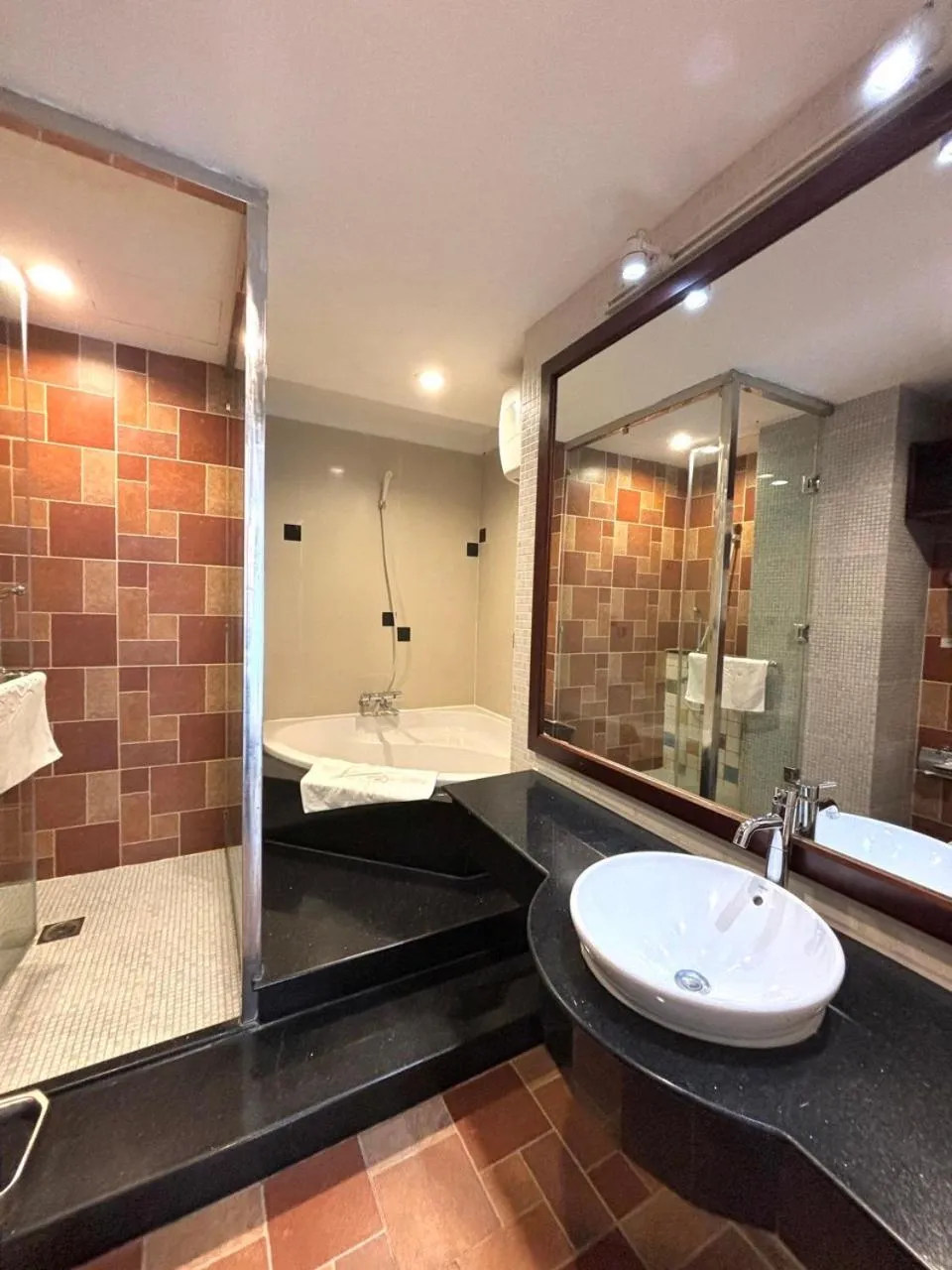 Toilet in Kim Tho Hotel