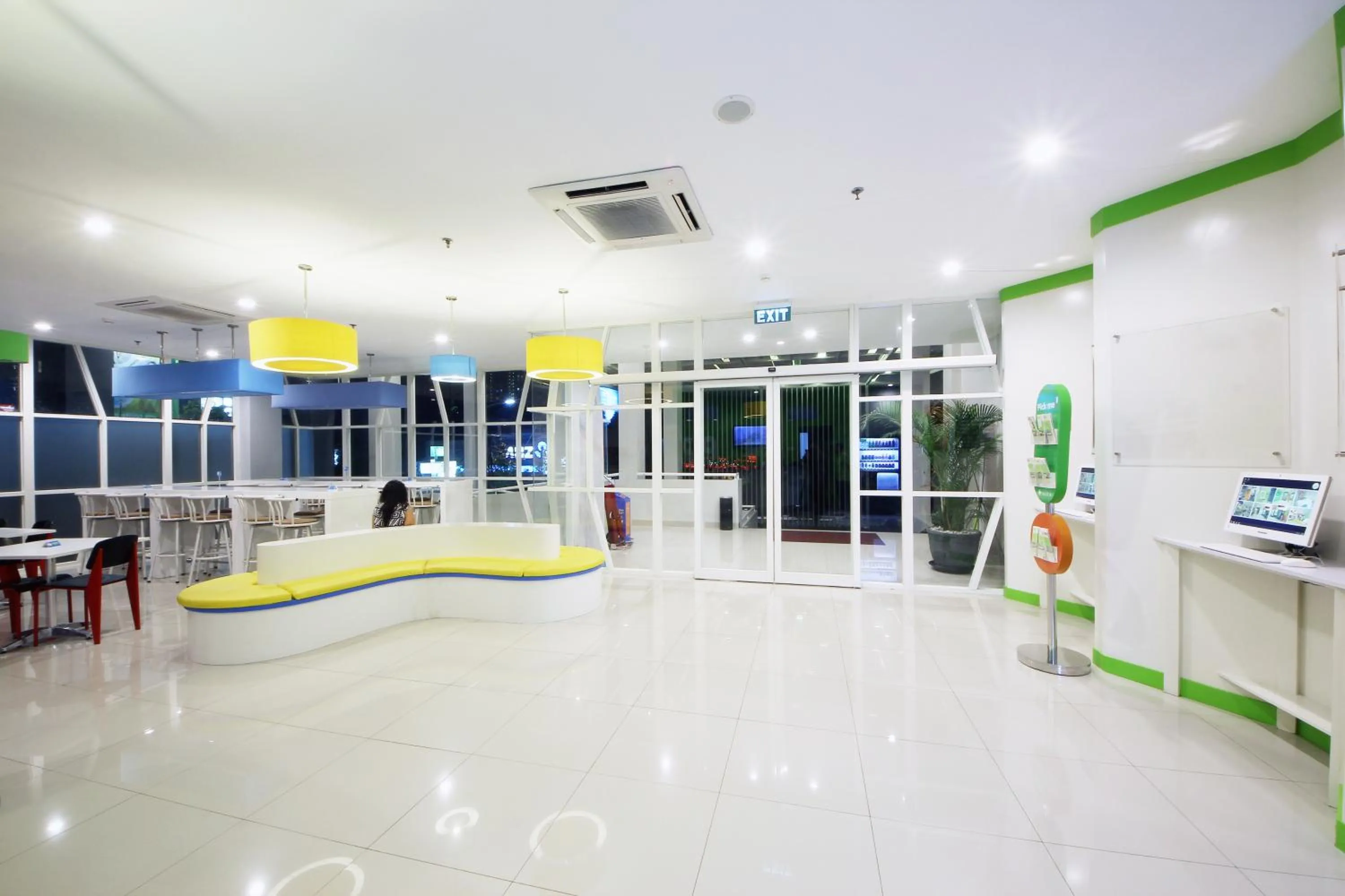 Lobby or reception in POP! Hotel Kemang Jakarta