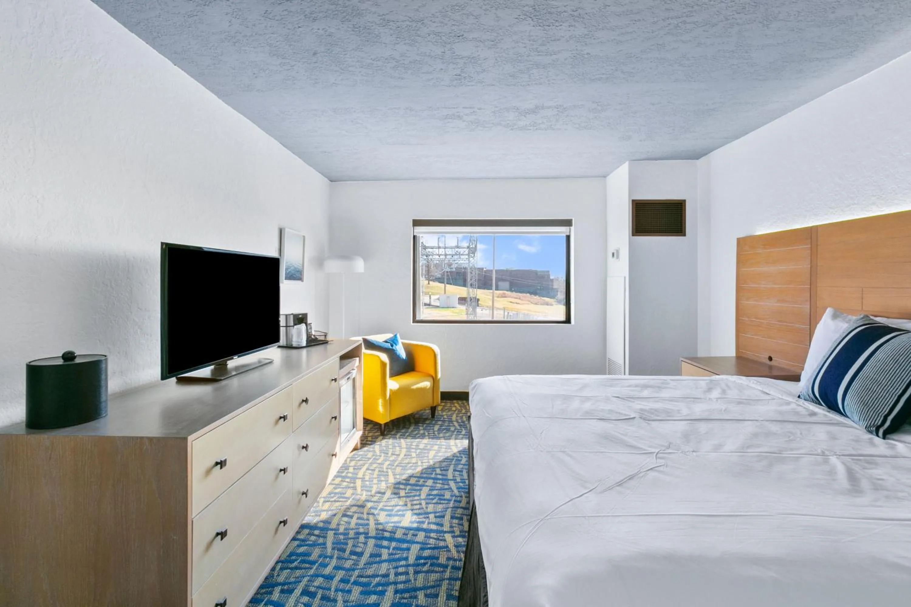 Bedroom, Bed in Mulberry, a Wyndham Hotel