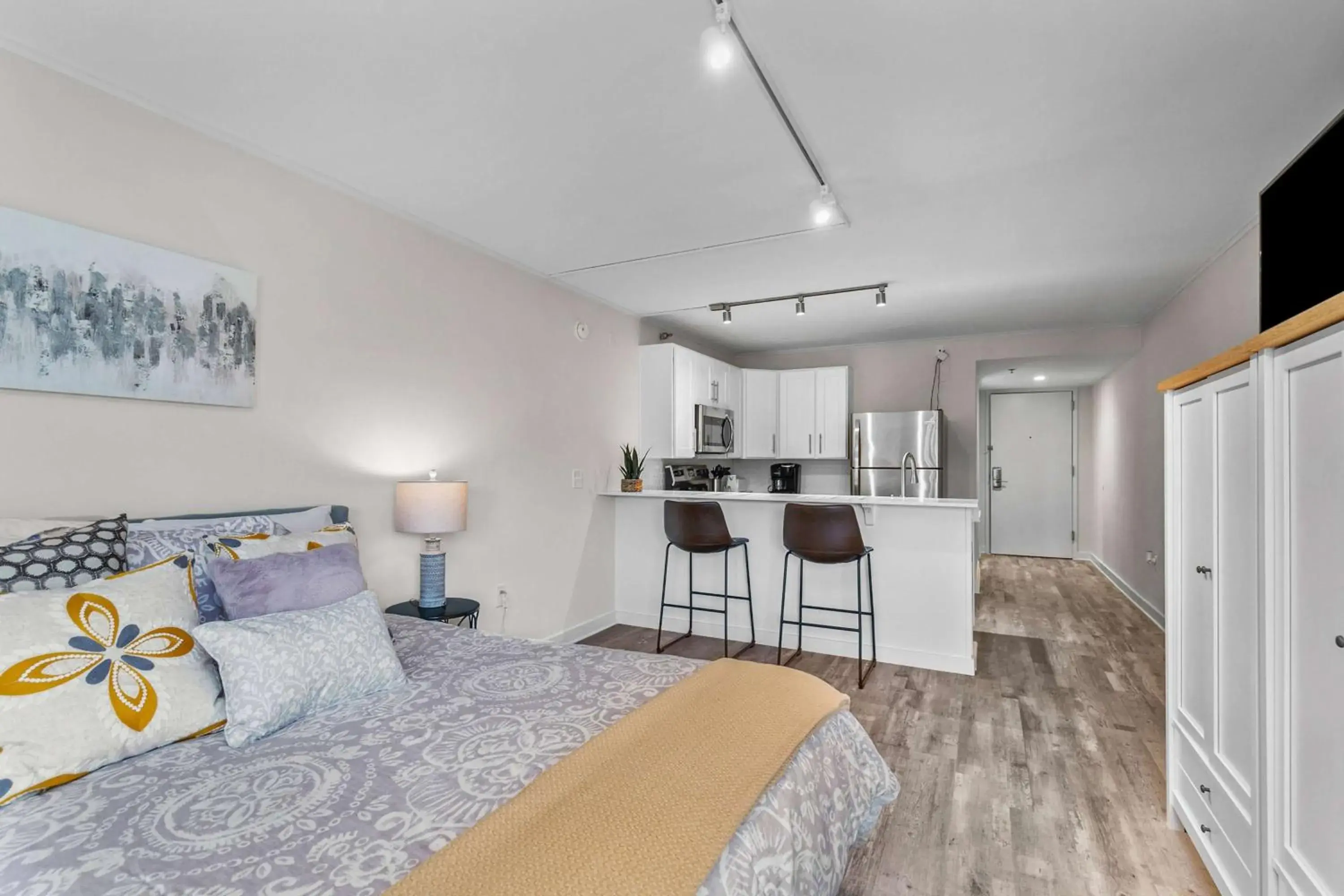 Queen Suite with Pool View - Non-Smoking in Mulberry, a Wyndham Hotel Queen Suite with Pool View - Non-Smoking in Mulberry, a Wyndham Hotel