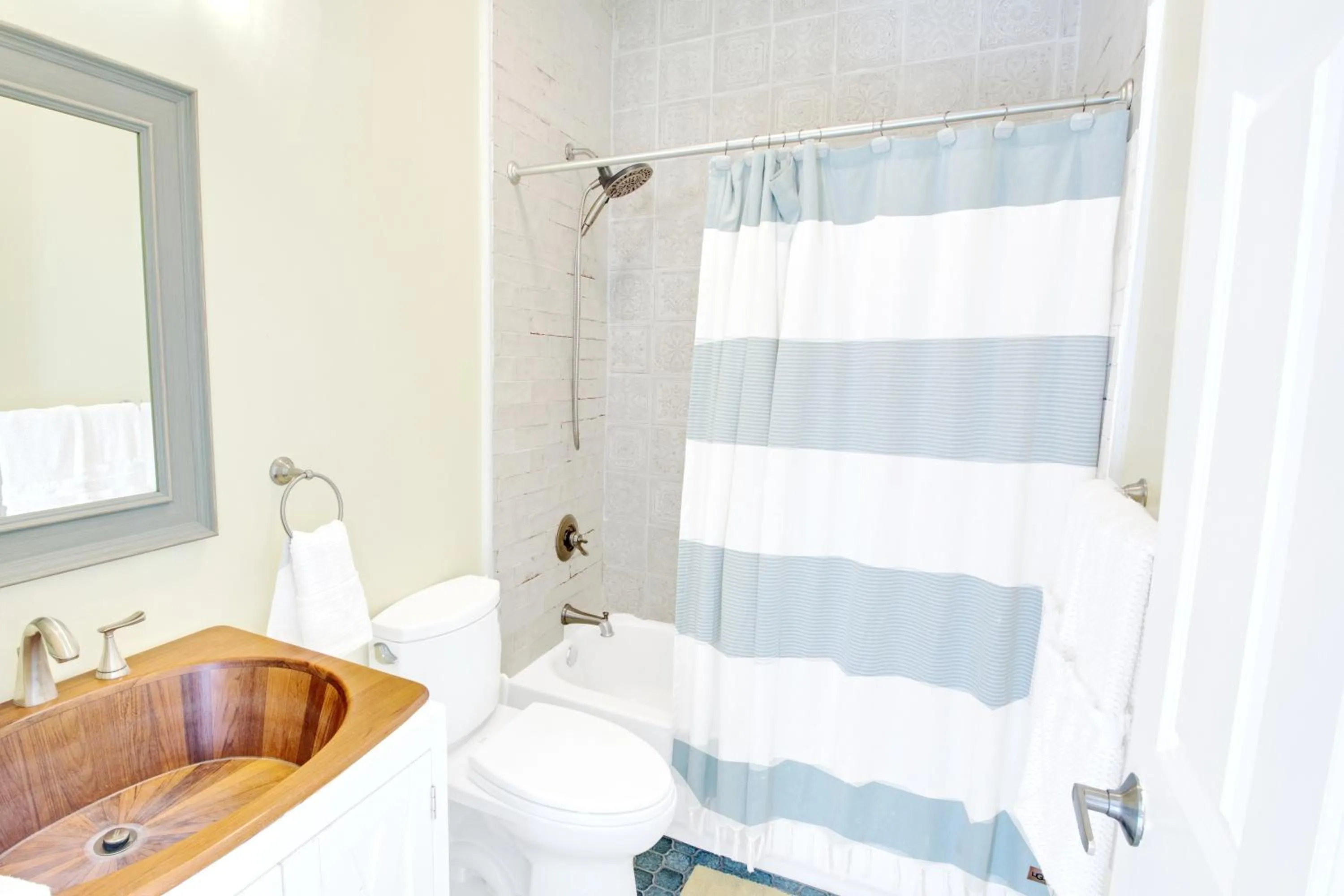 Shower in Spacious Oasis - Parking, Private Patio & Roofdeck