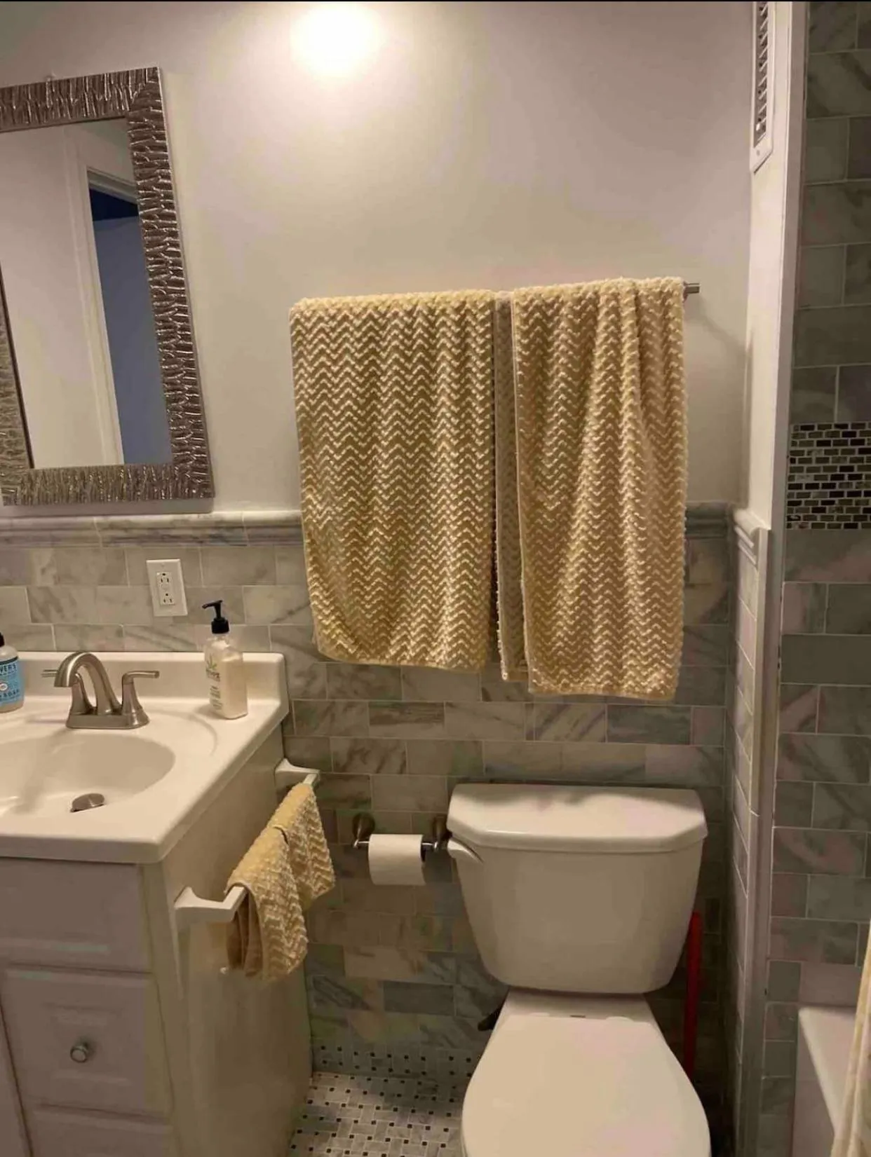 A Regal Retreat- Exclusive Parking, Prime Location