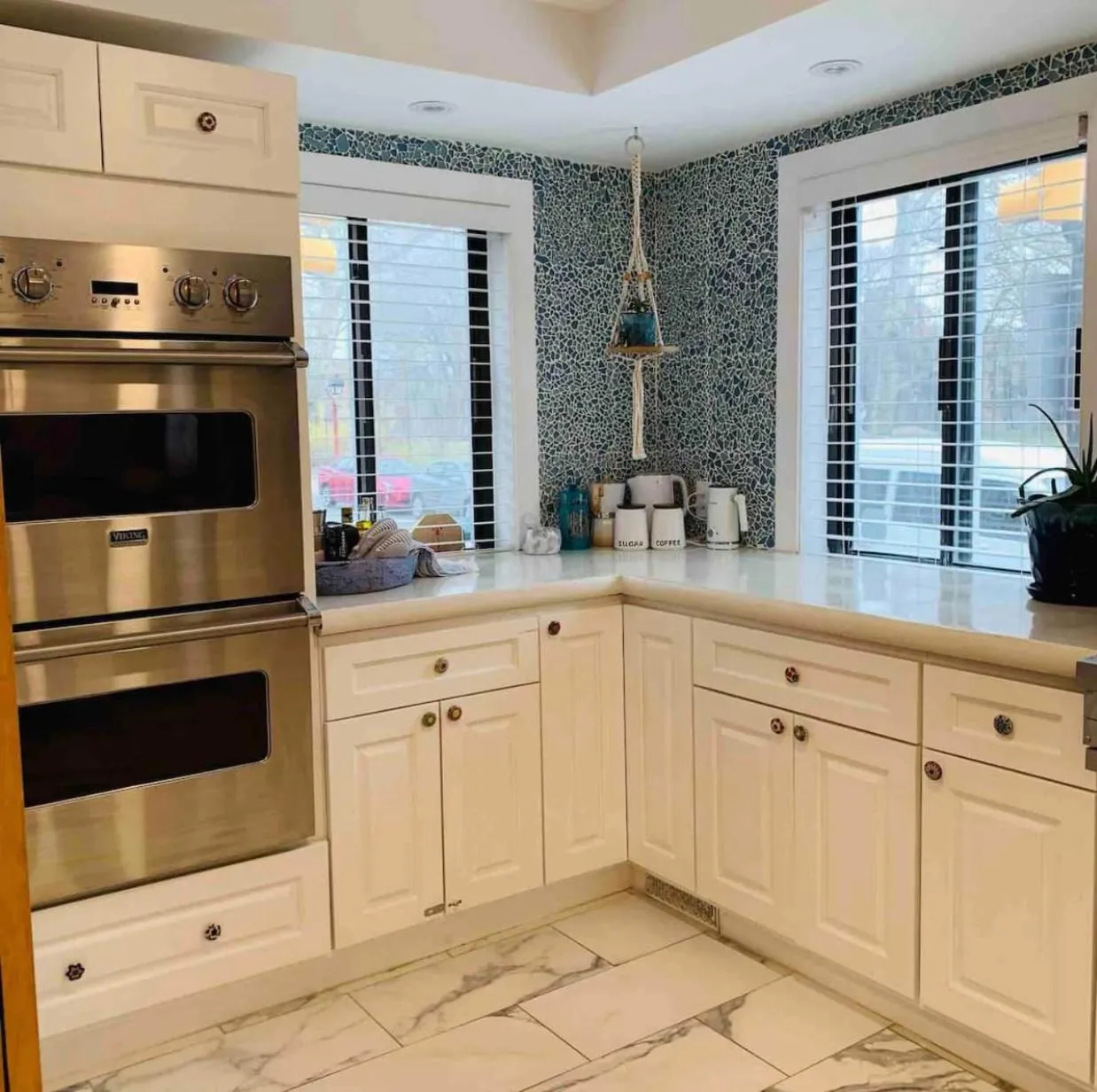 A Regal Retreat- Exclusive Parking, Prime Location