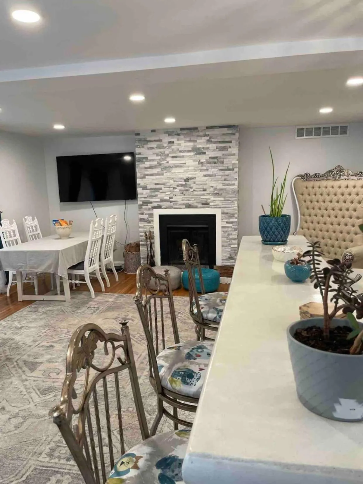 A Regal Retreat- Exclusive Parking, Prime Location