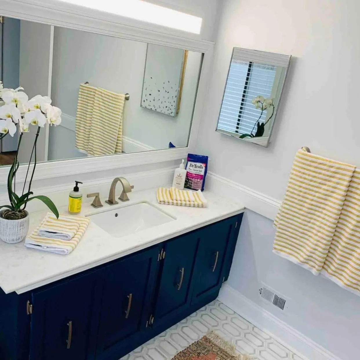 A Regal Retreat- Exclusive Parking, Prime Location