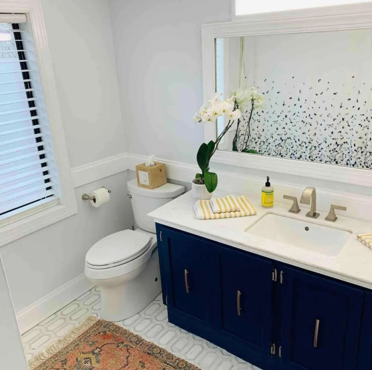 A Regal Retreat- Exclusive Parking, Prime Location