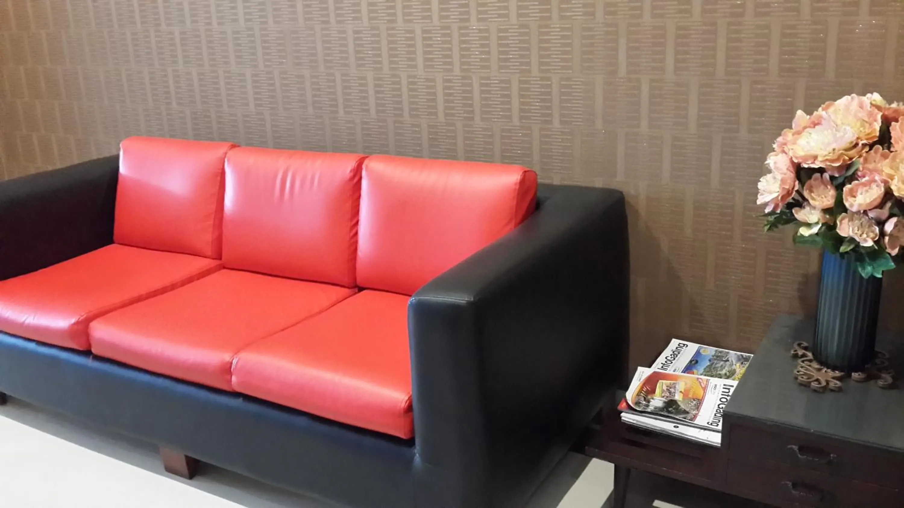 Lobby or reception, Seating Area in iHome Residence