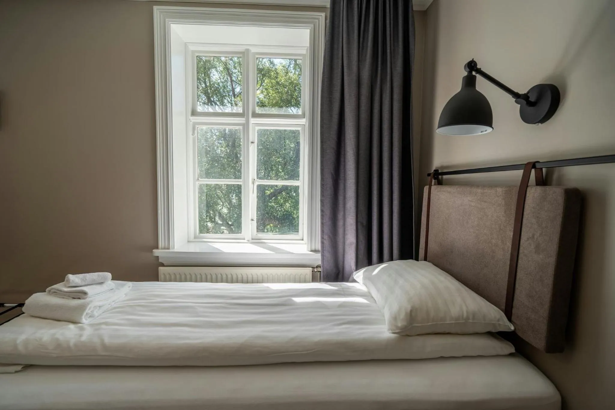 Property building, Bed in Gistihúsið - Lake Hotel Egilsstadir