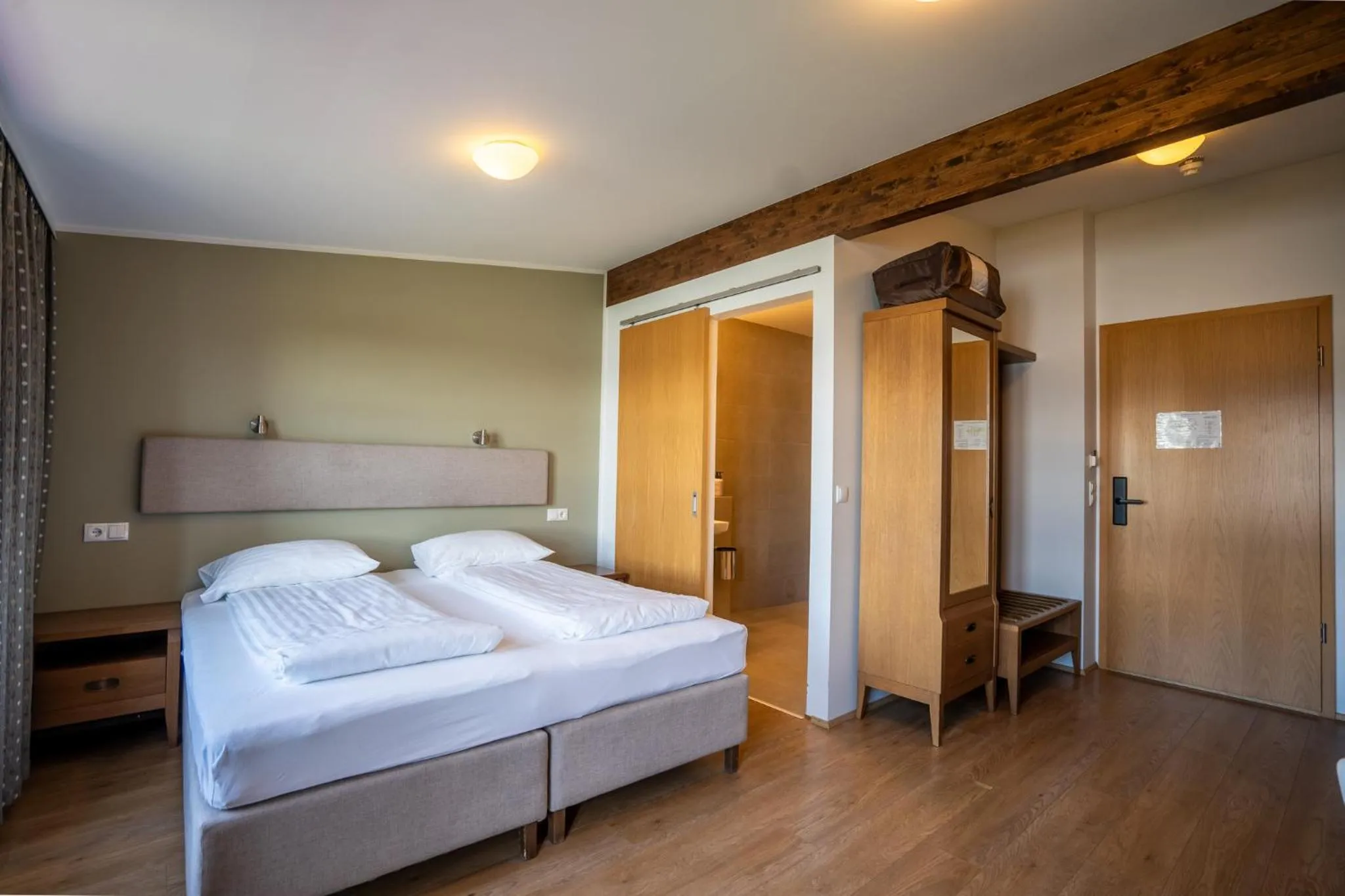 Bedroom, Bed in Gistihúsið - Lake Hotel Egilsstadir