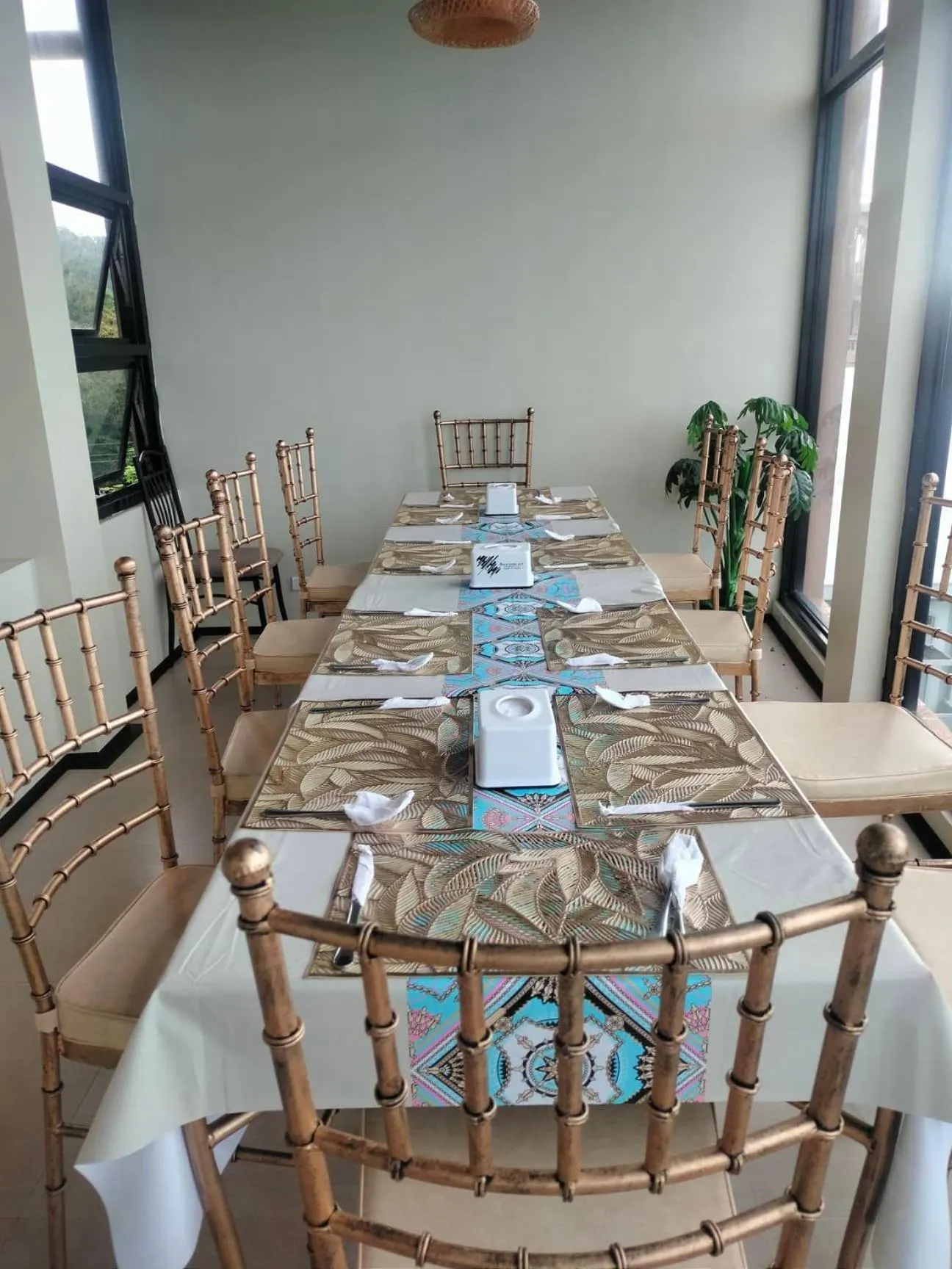 Restaurant/places to eat in GHIELLANIQA INN