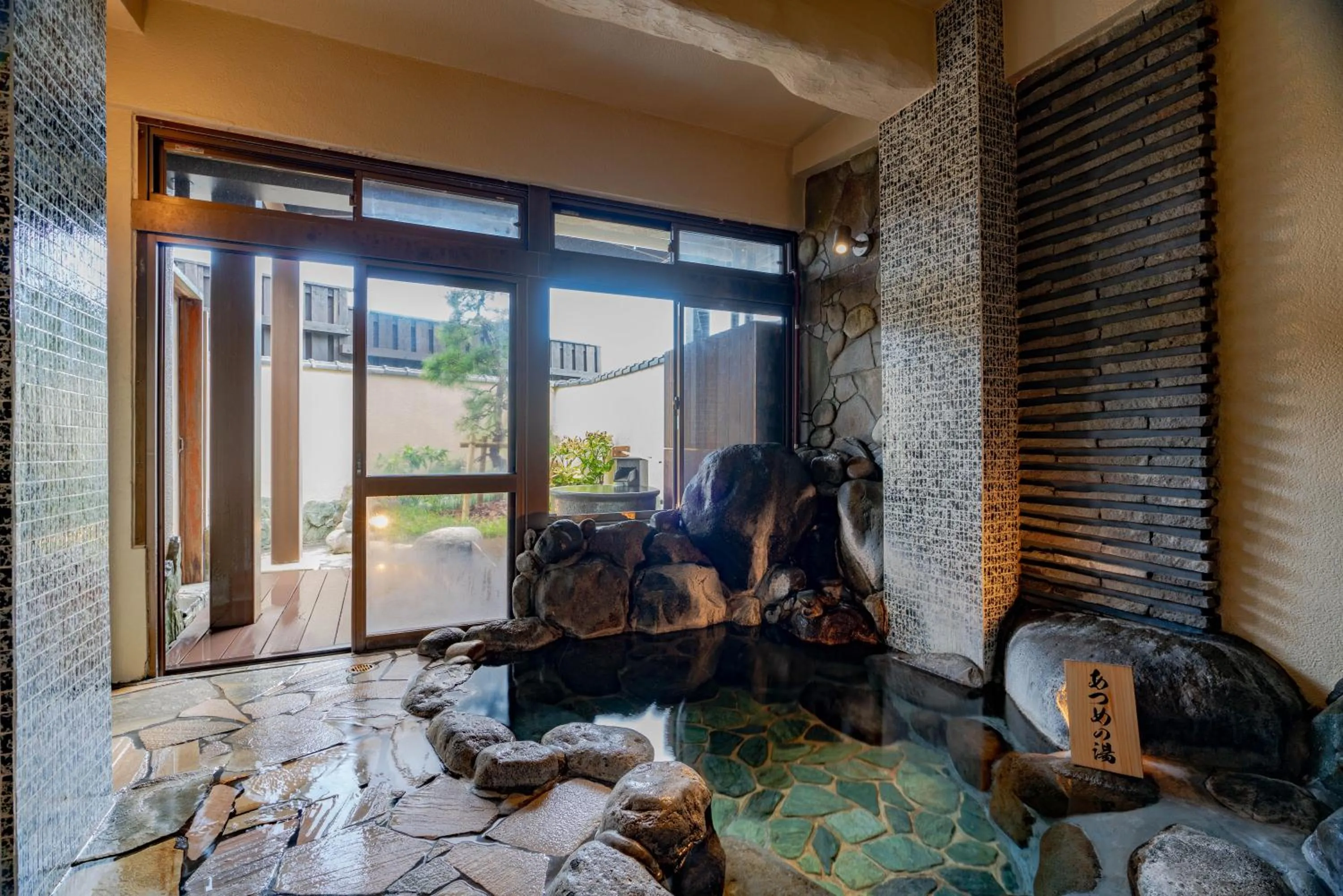 Hot Spring Bath in Isoaruki no Yuyado Ushiogumo -6 years or older-