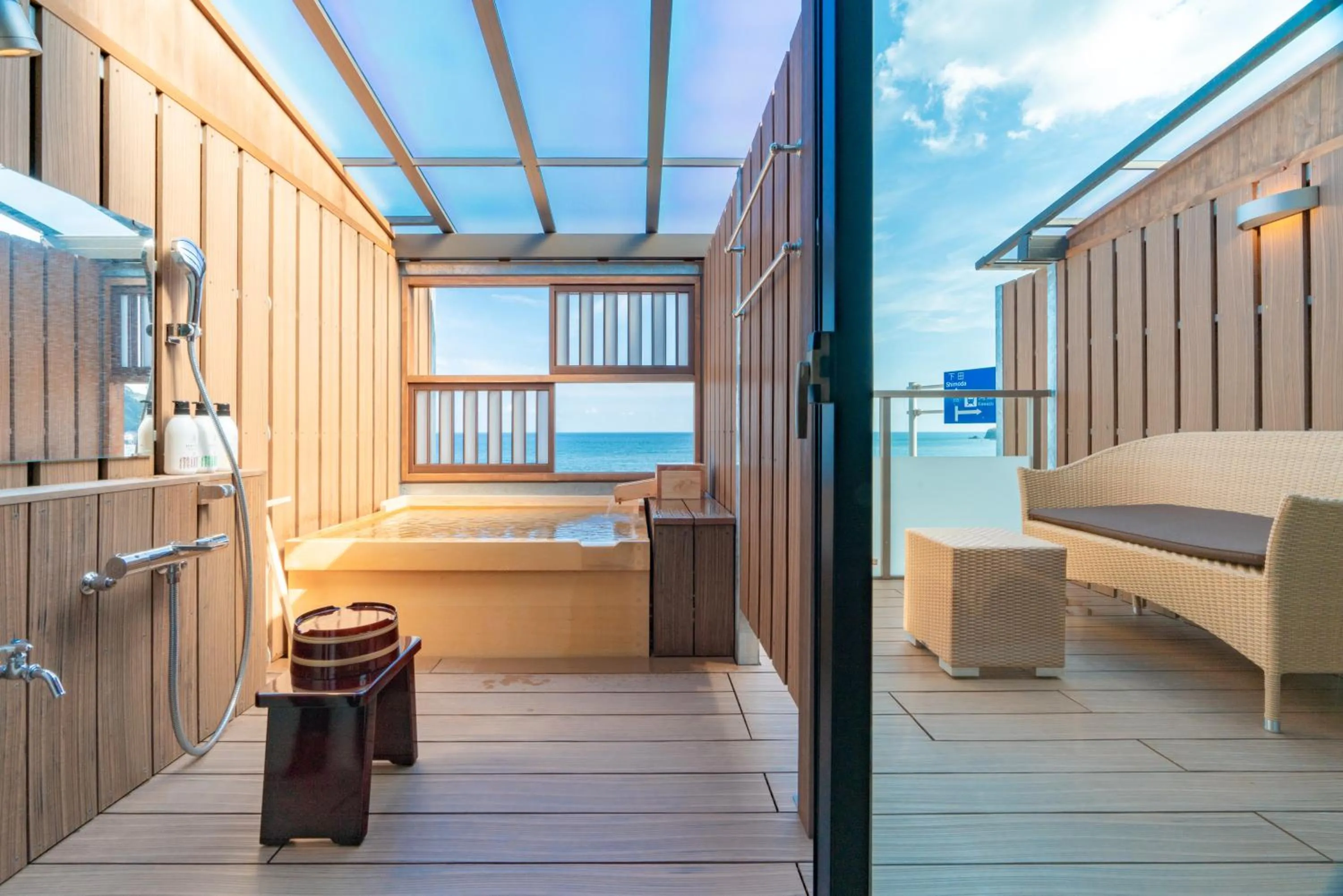 Day, Bed in Isoaruki no Yuyado Ushiogumo -6 years or older-