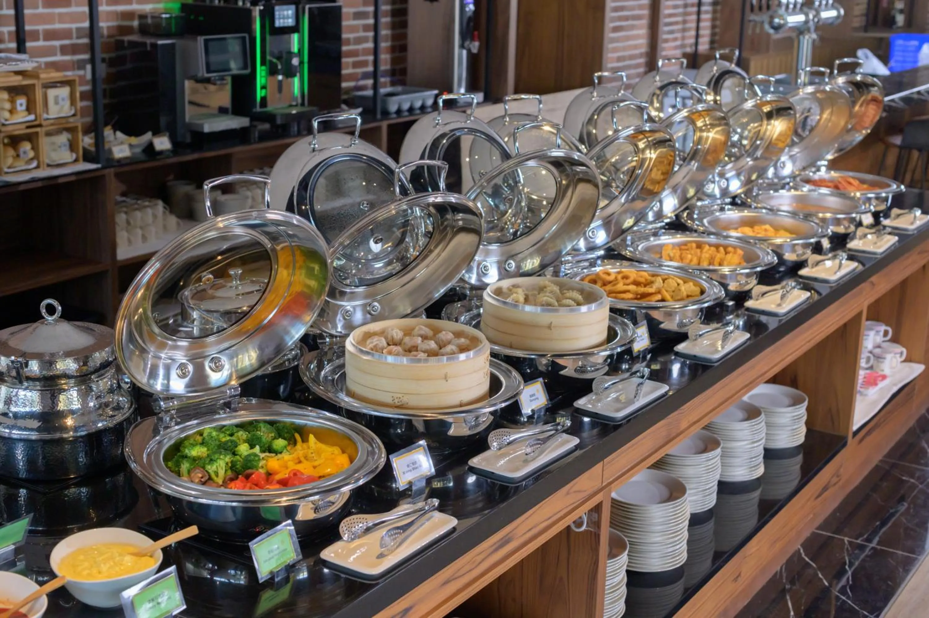 Restaurant/places to eat in JANDA Golden Tulip Hotel