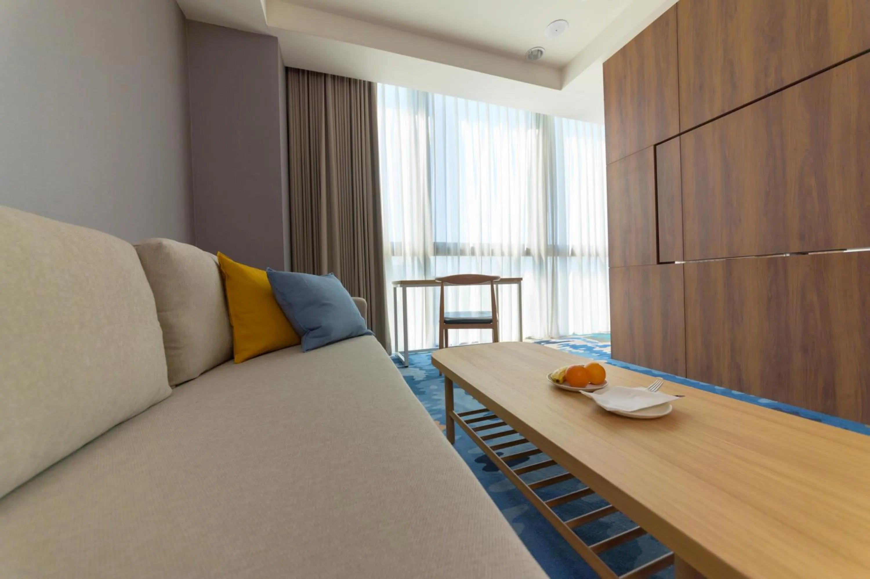 Living room, Bed in JANDA Golden Tulip Hotel