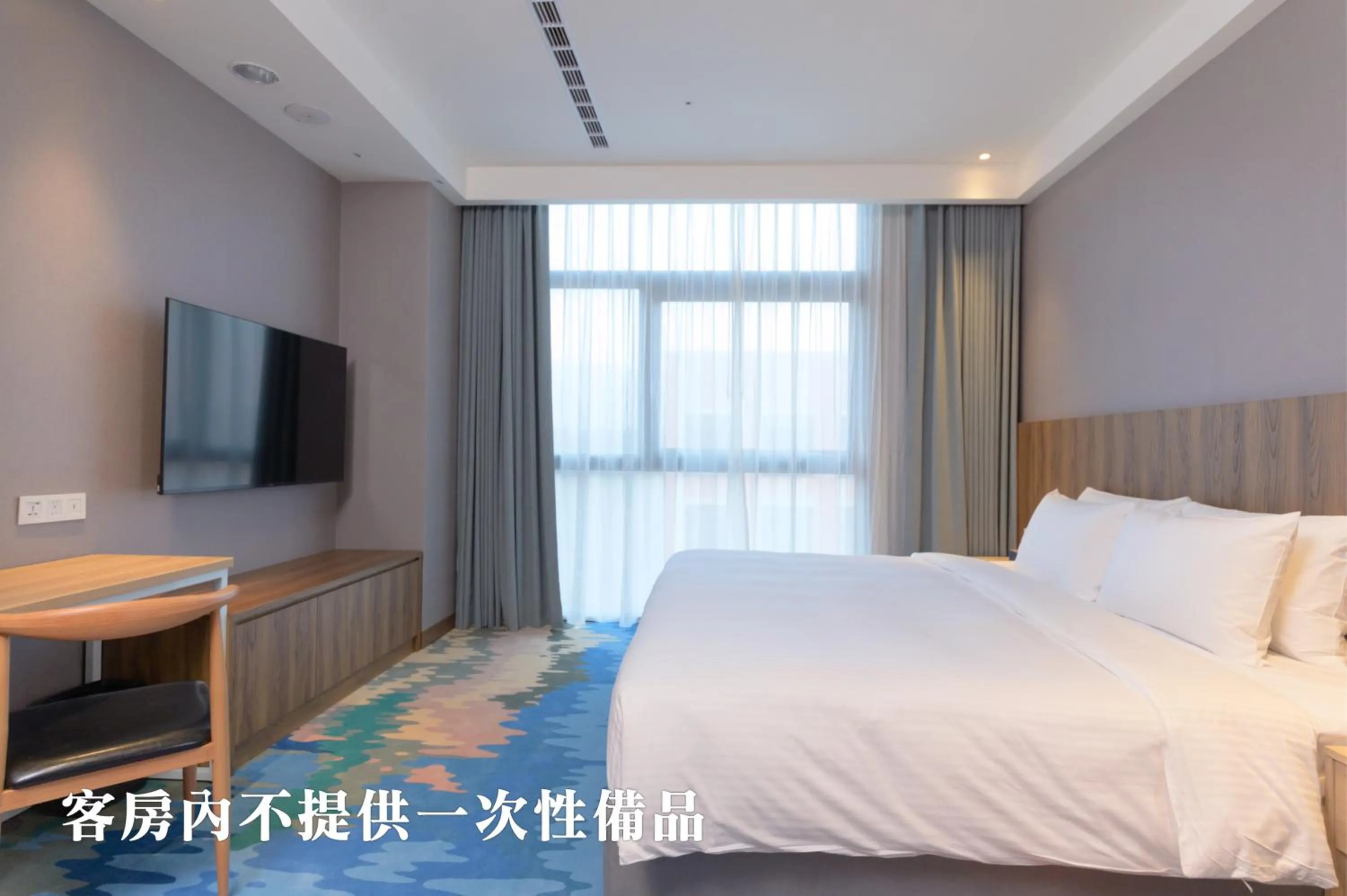 Text overlay, Bed in JANDA Golden Tulip Hotel