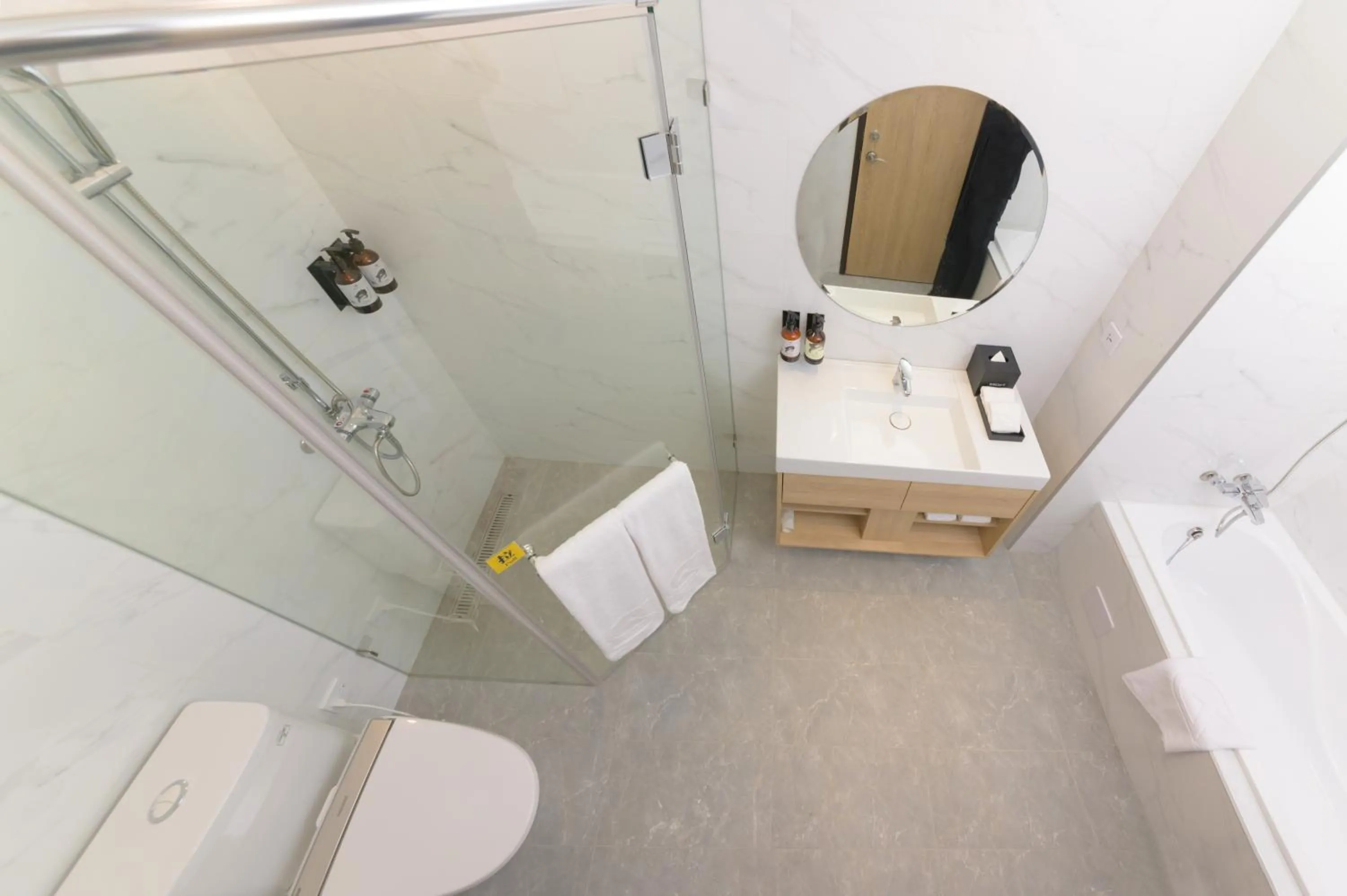 Bathroom in JANDA Golden Tulip Hotel