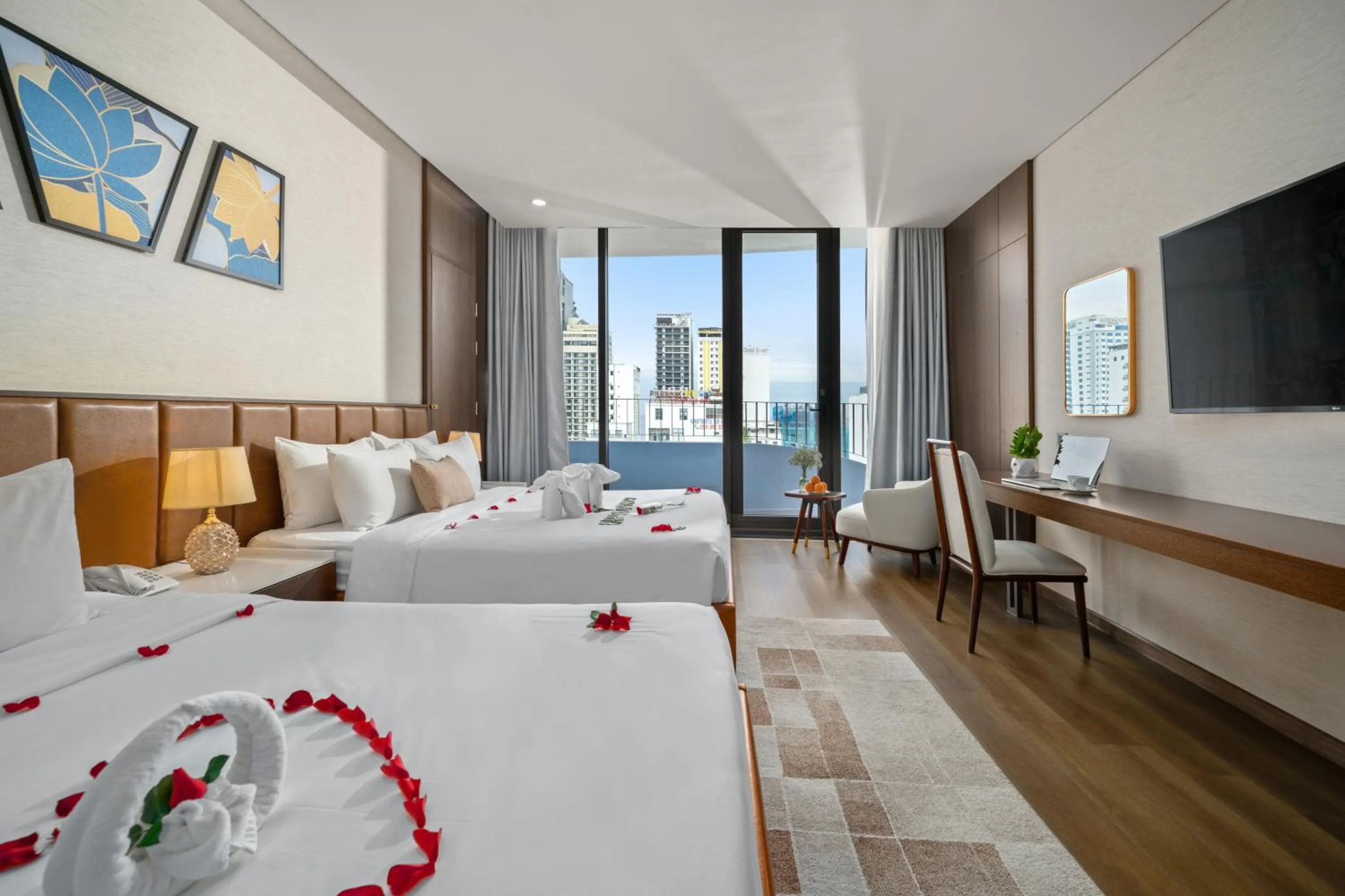 Bedroom, Bed in Golden Lotus Grand Da Nang - Panoramic Rooftop Bar & Daily Afternoon Tea